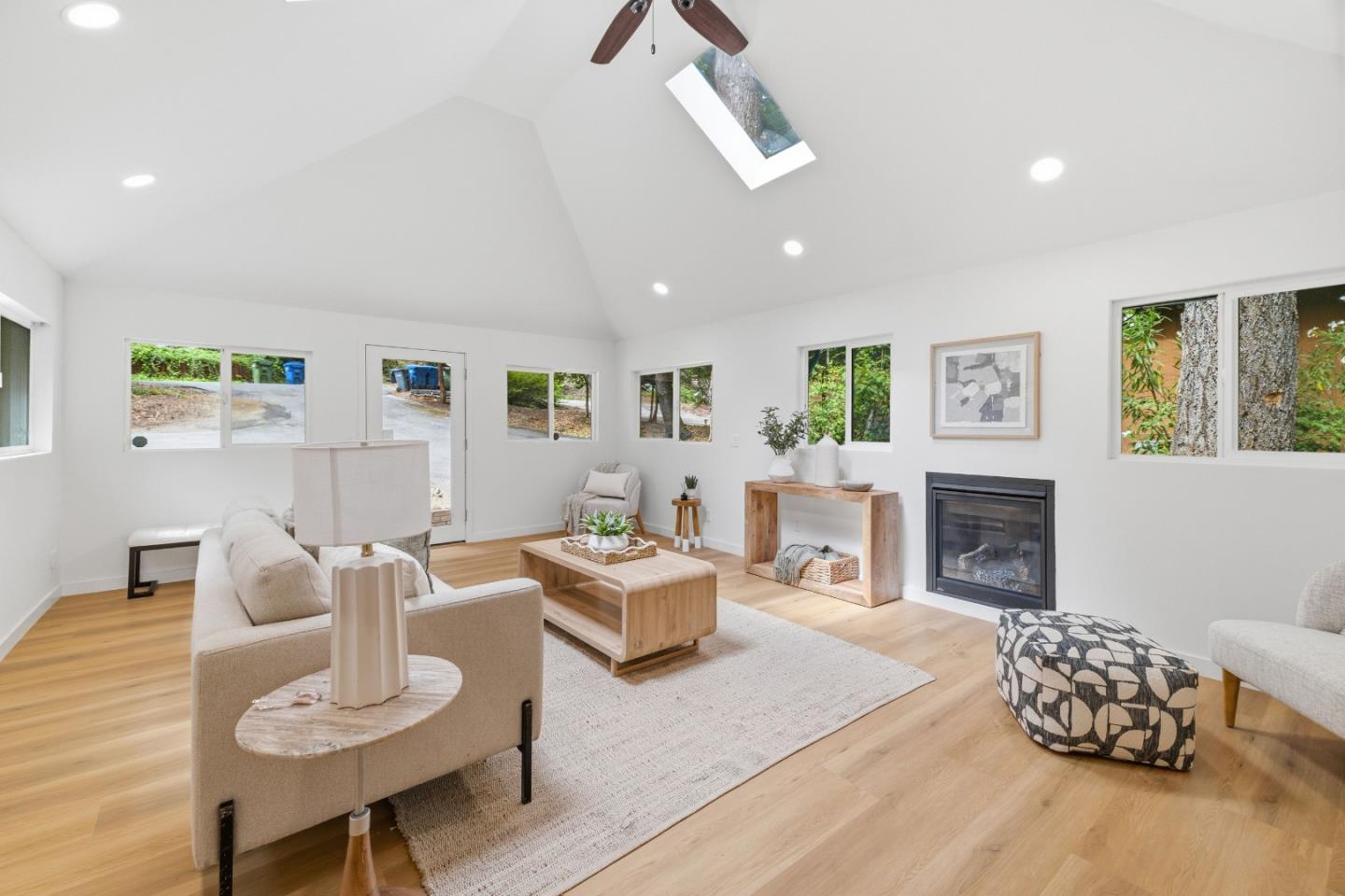 4 Glen Alpine AVE