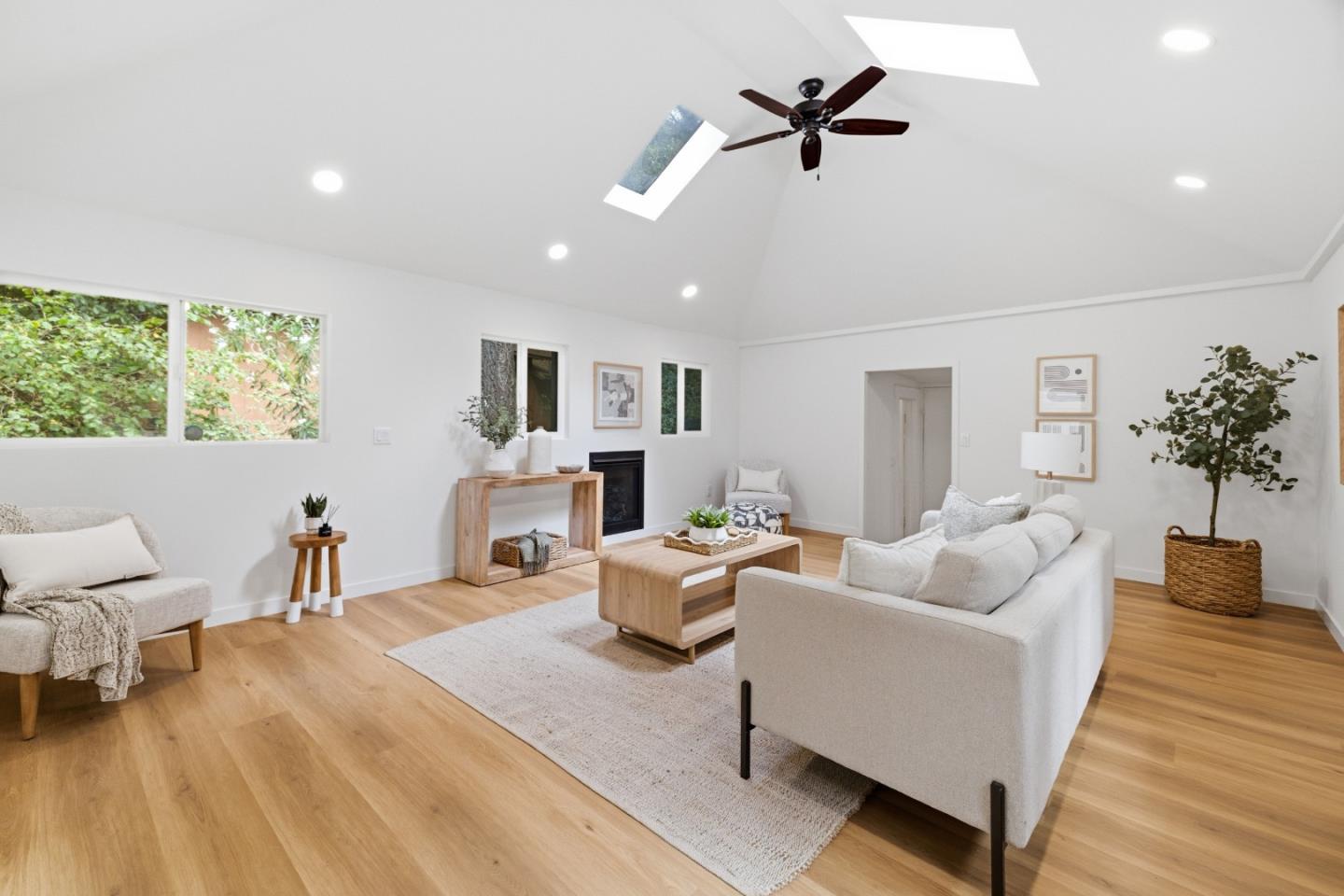 4 Glen Alpine AVE