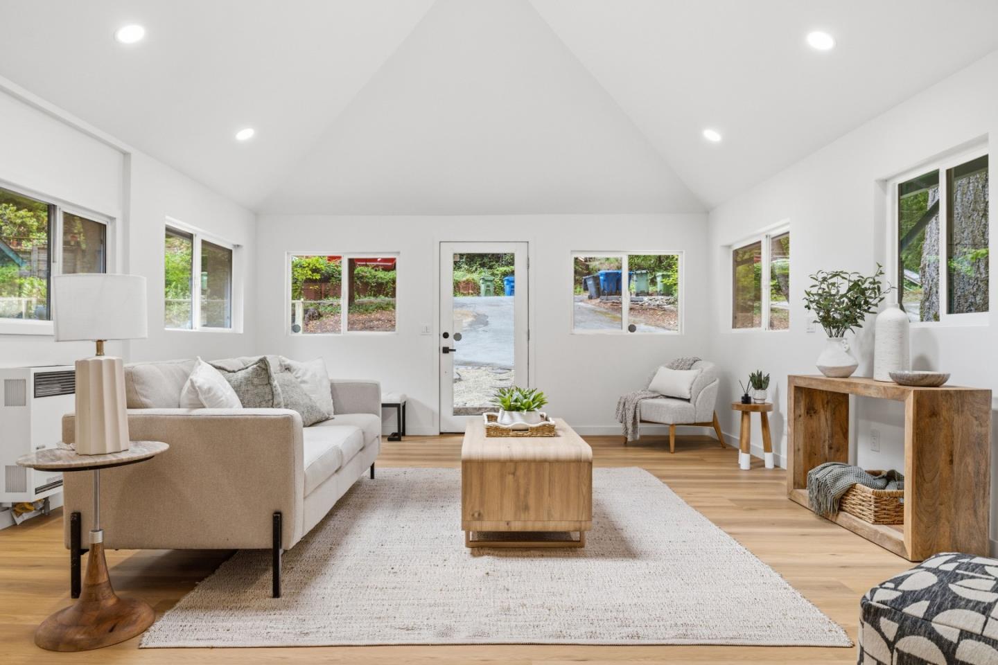 4 Glen Alpine AVE