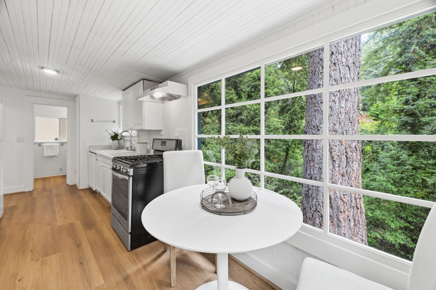 4 Glen Alpine AVE