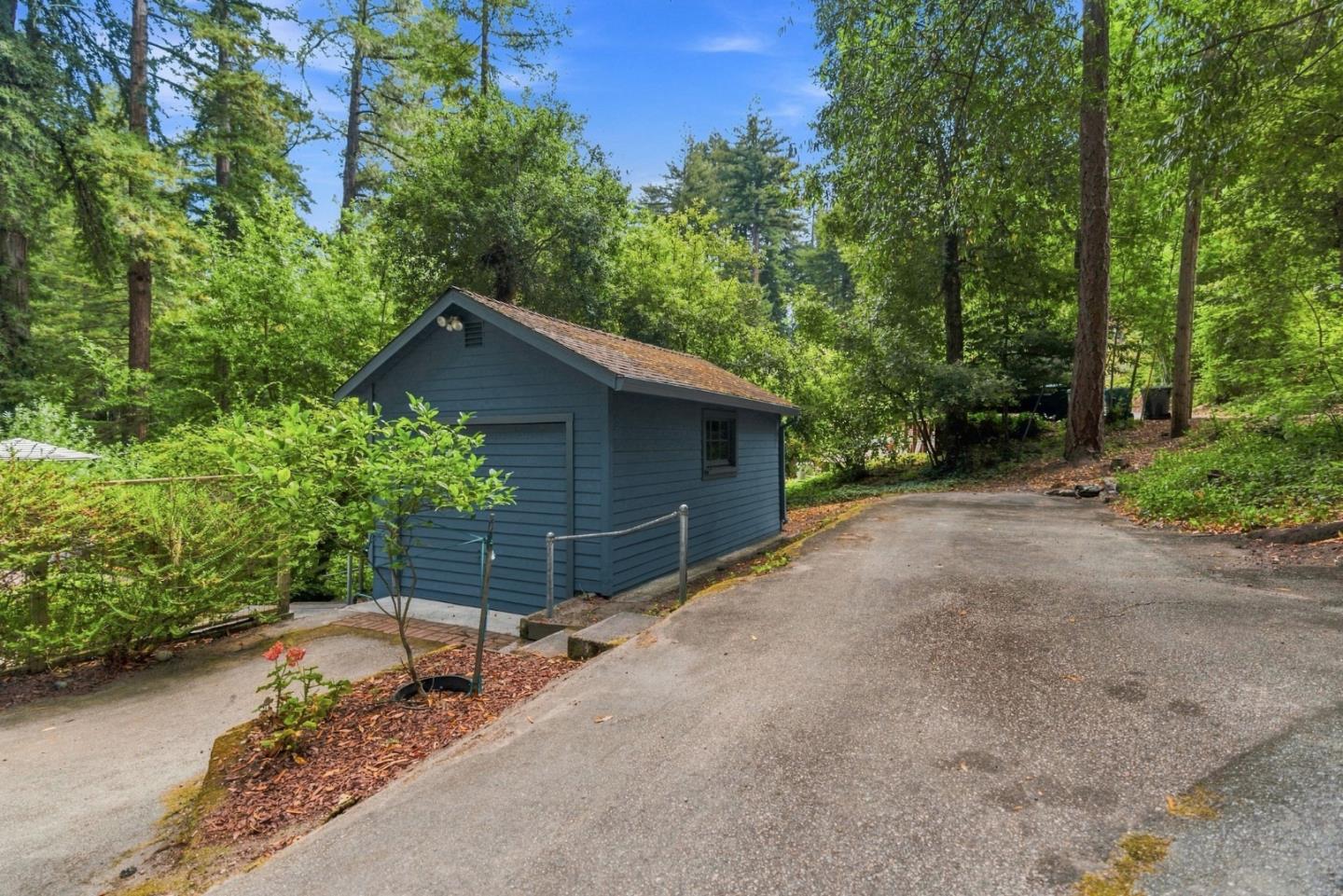 4 Glen Alpine AVE