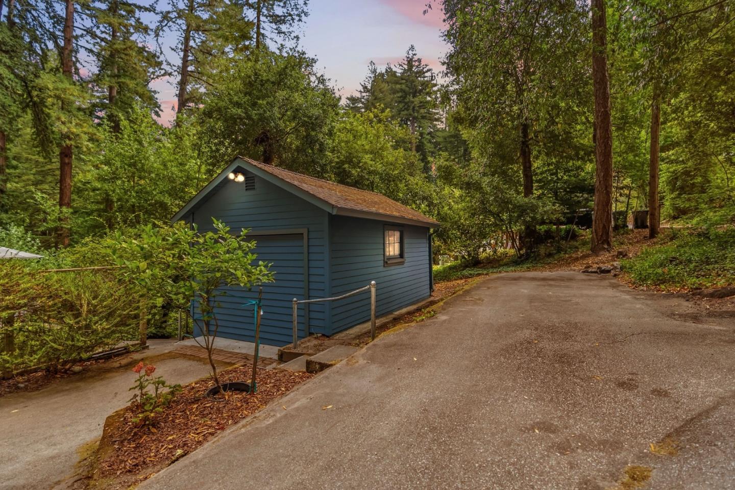 4 Glen Alpine AVE