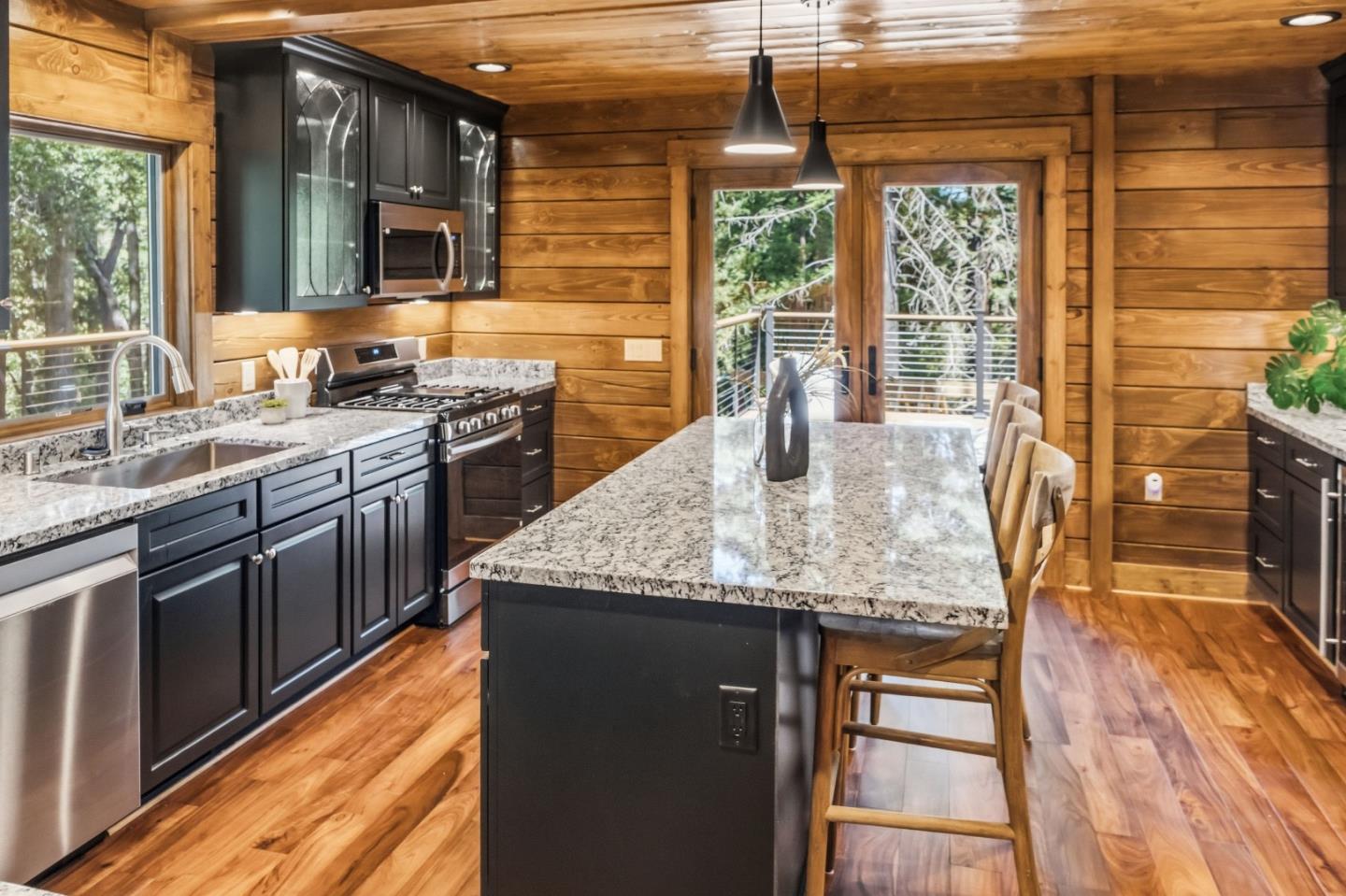 141 Aspen LN