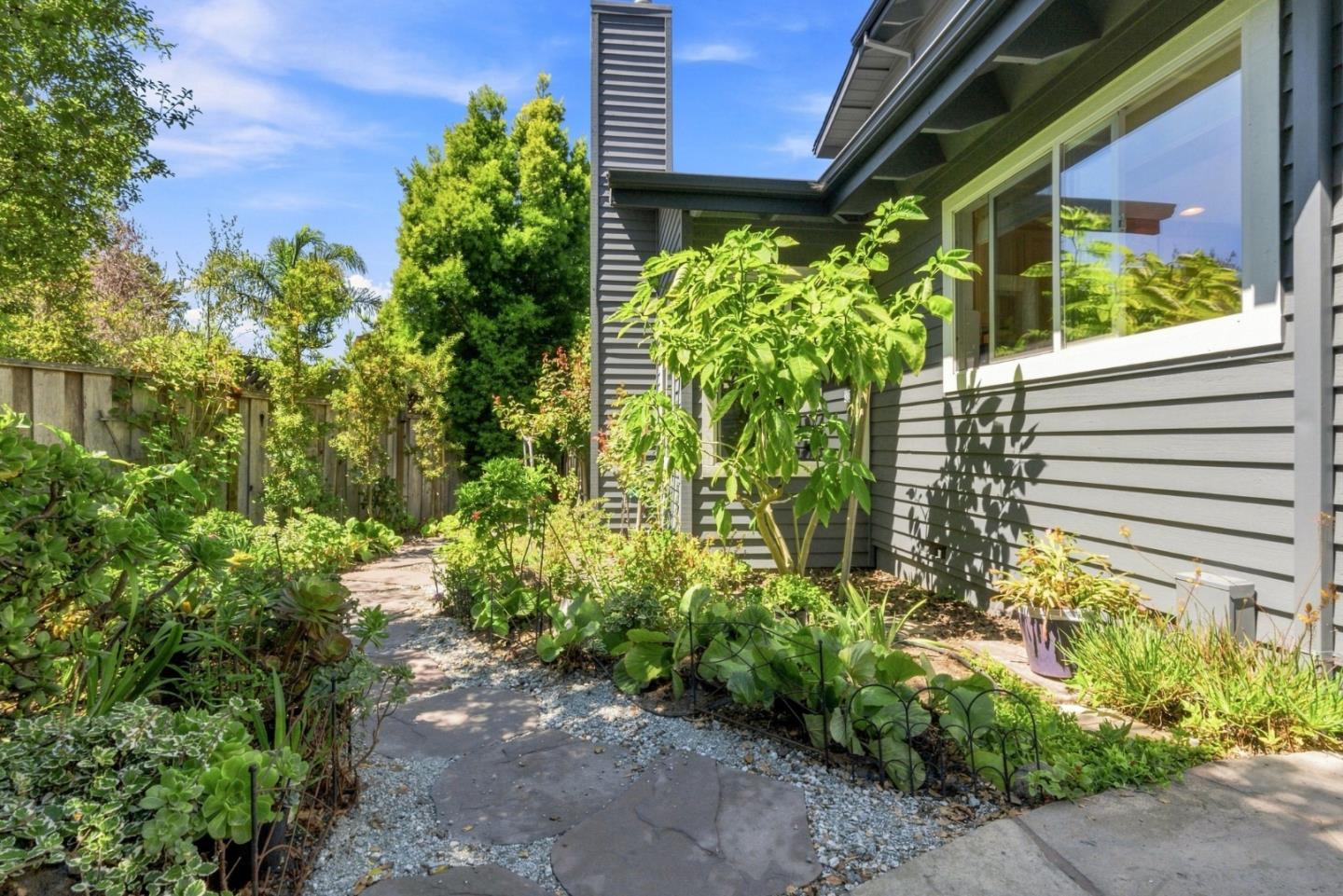 1446 Avila AVE