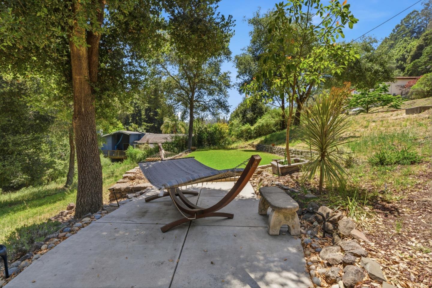 220 Miracle LN