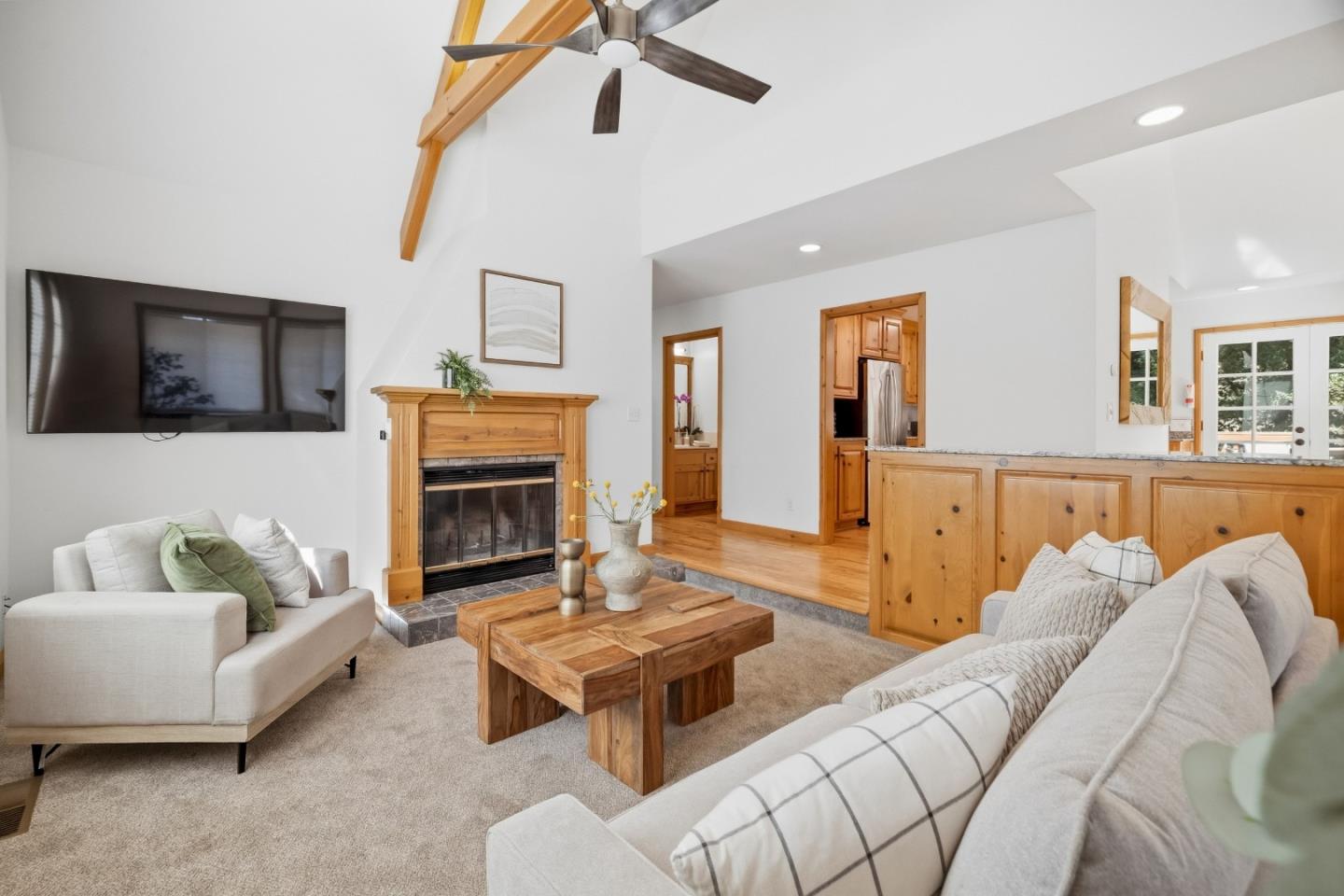 220 Miracle LN