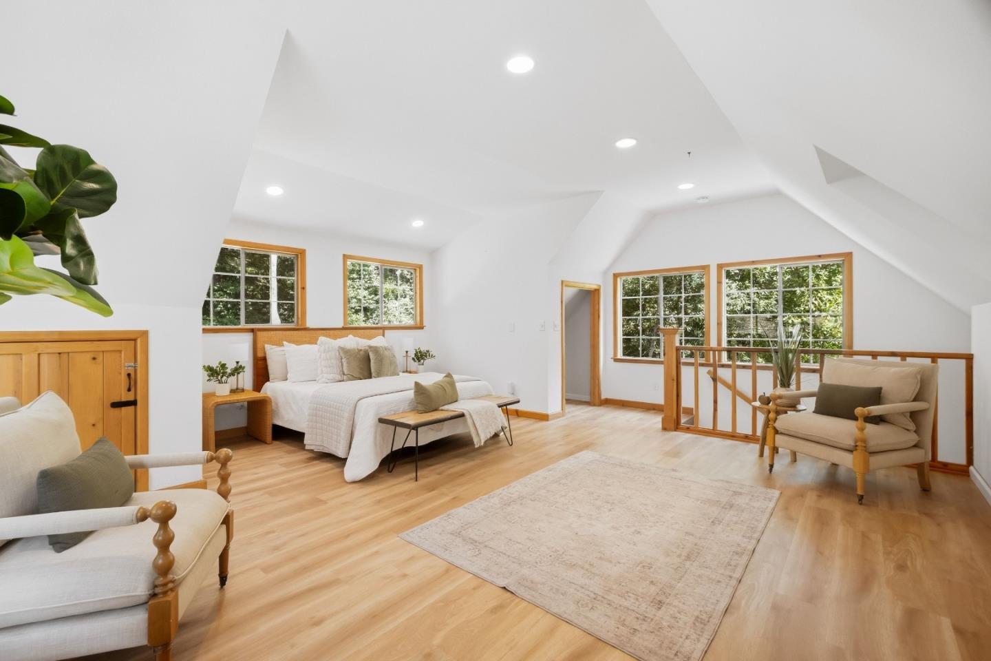 220 Miracle LN