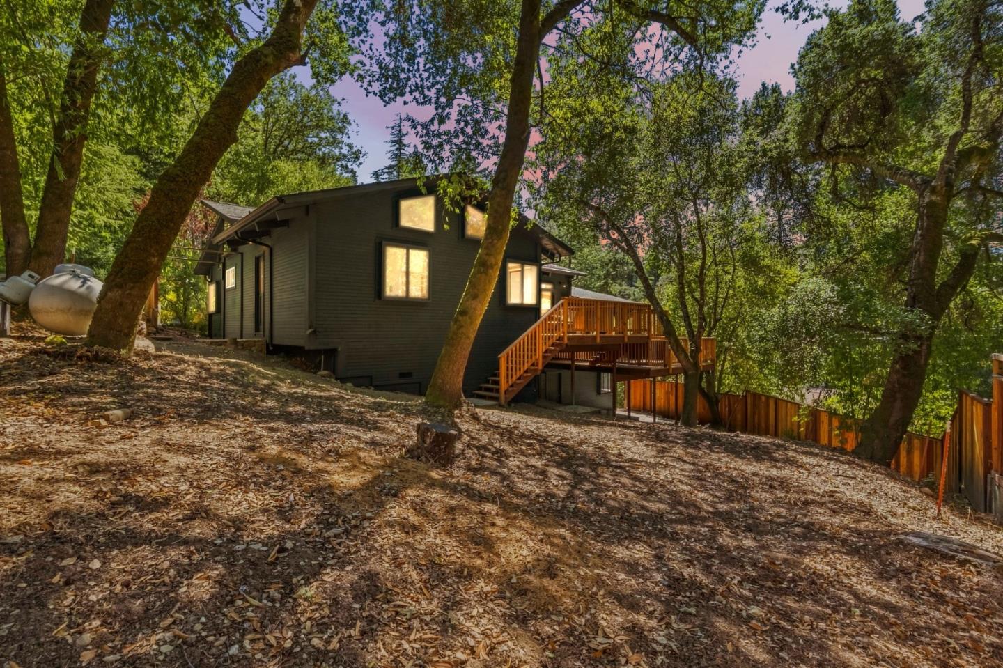 15891 Forest Hill DR