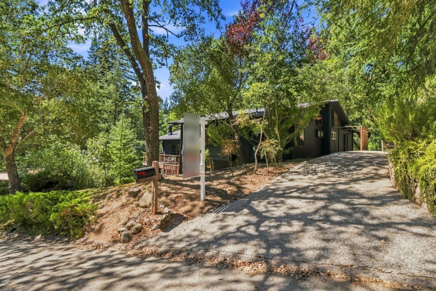 15891 Forest Hill DR