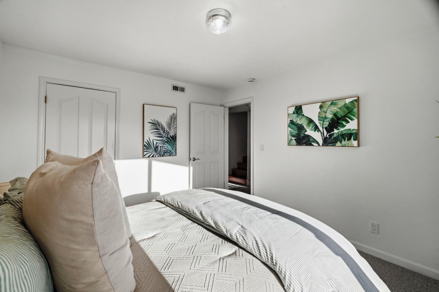 813 Isbel CT
