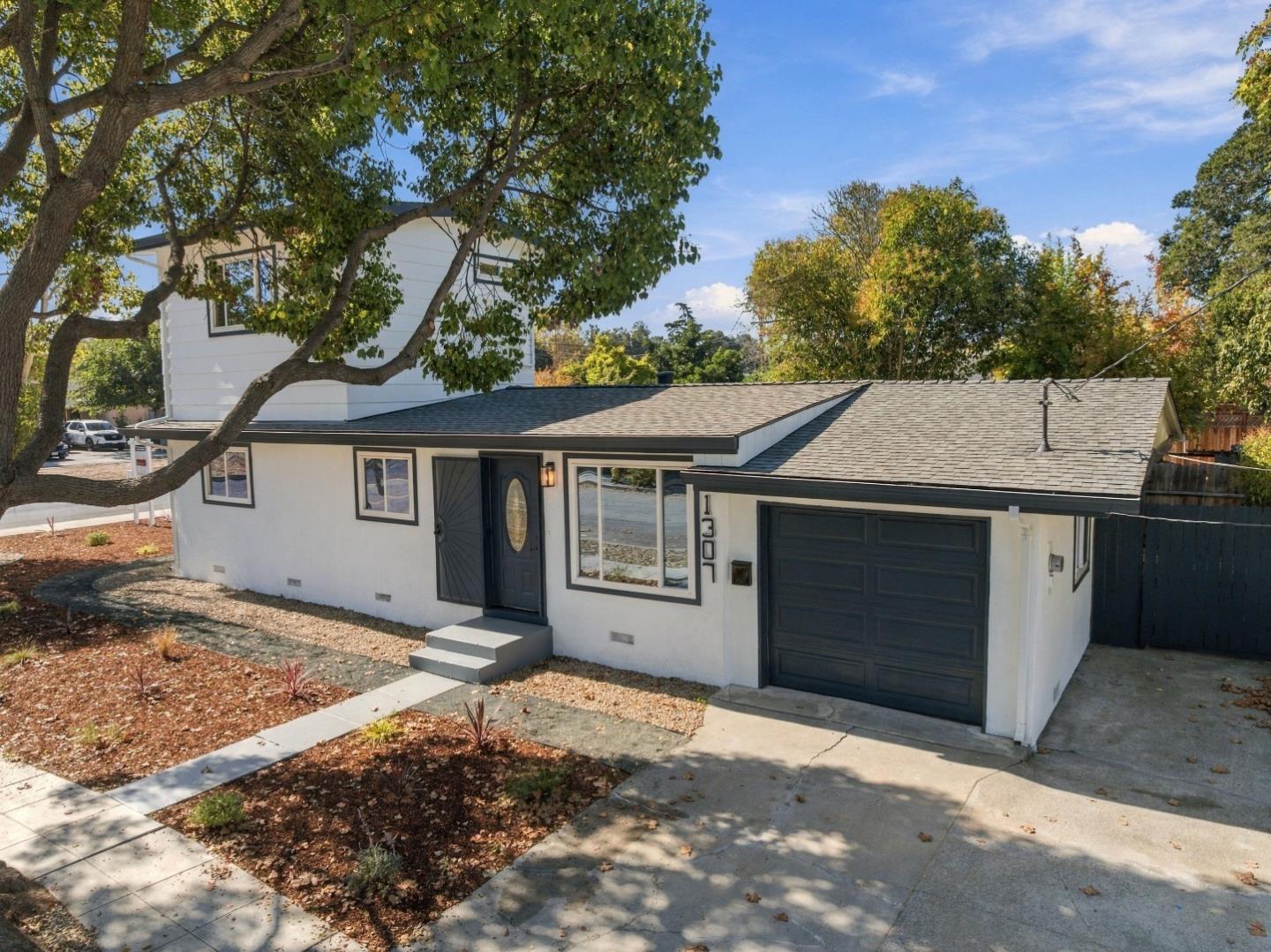 1307 Hill AVE