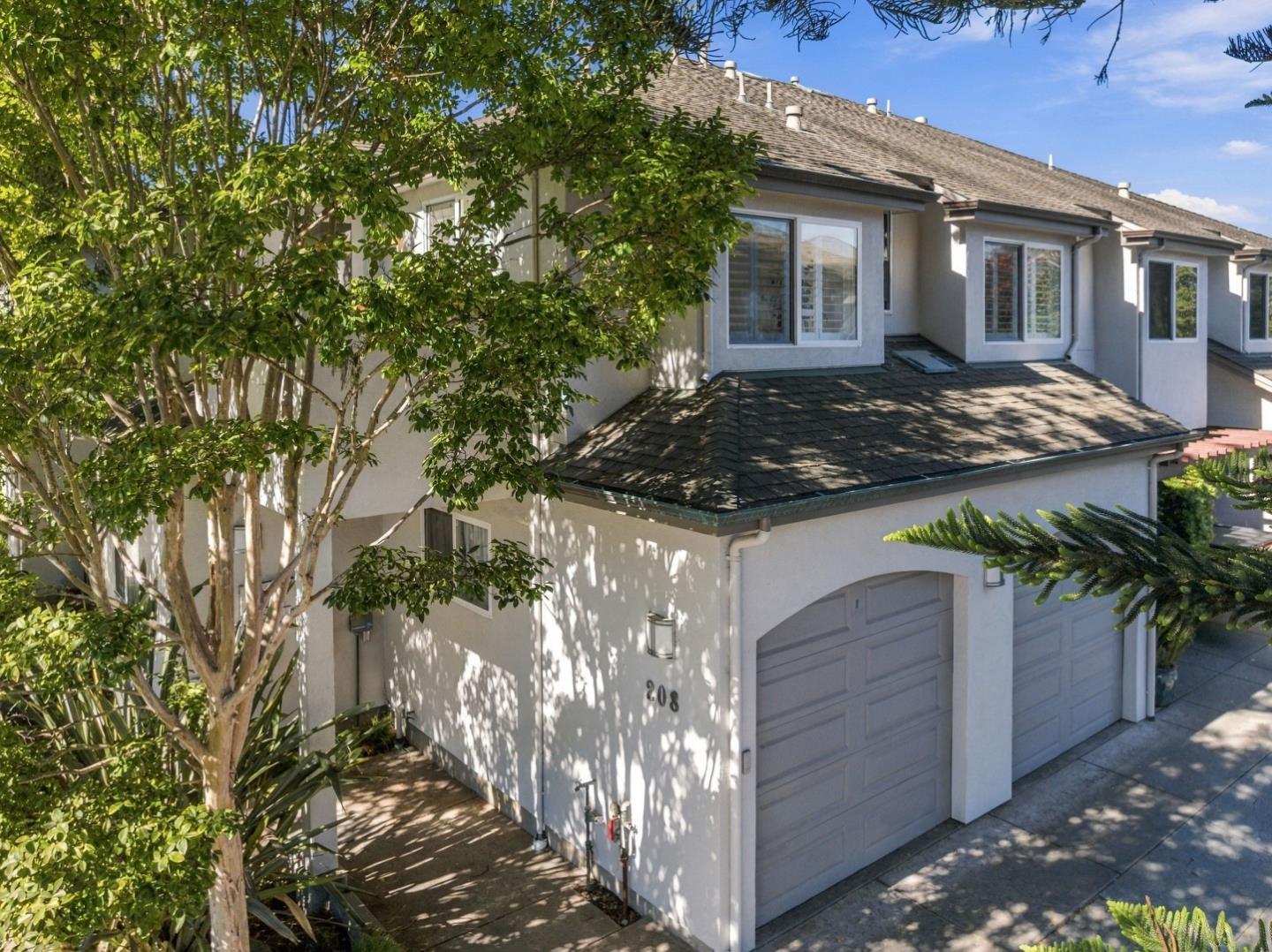 208 Bay ST H