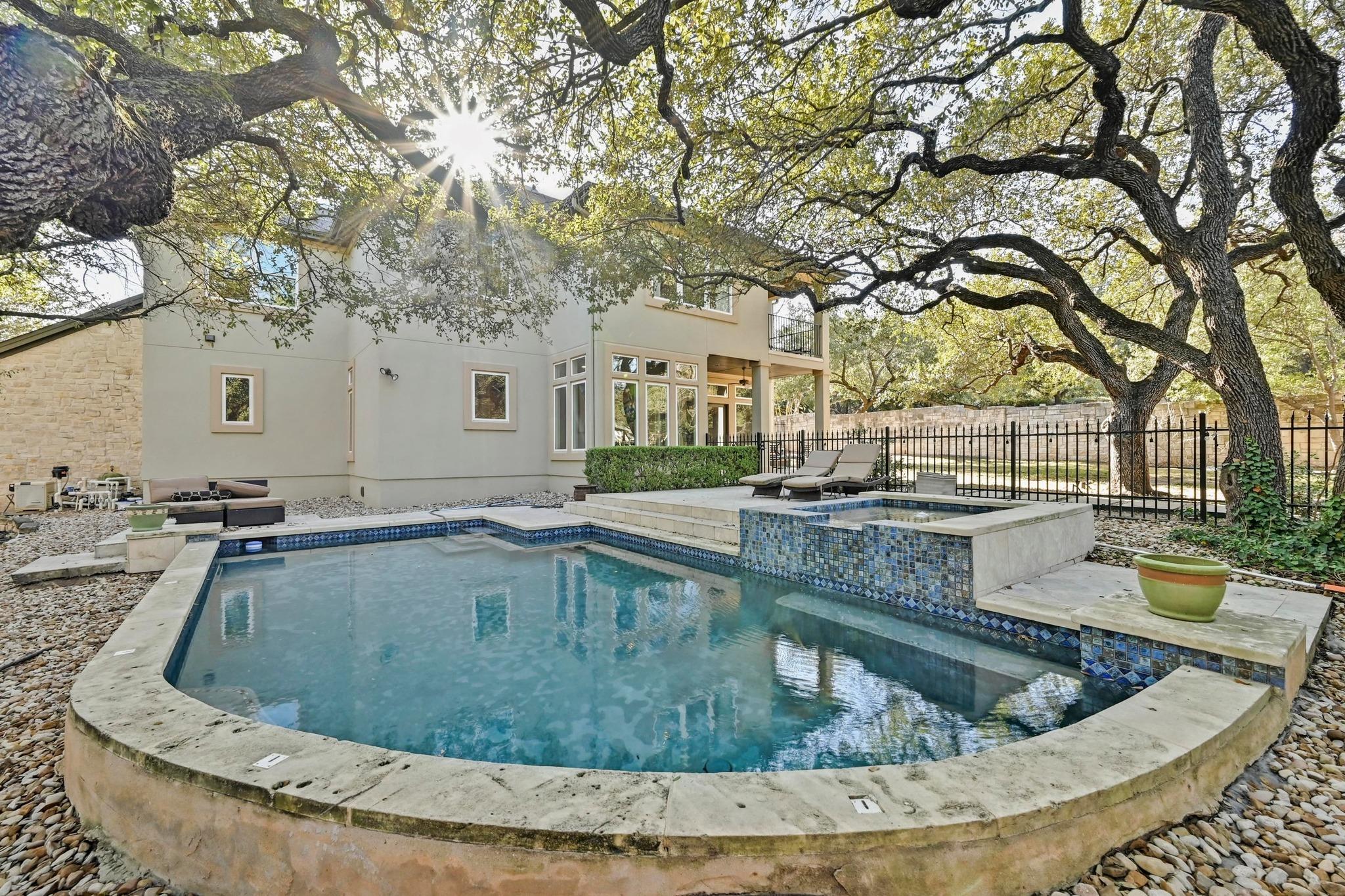 Gated Enclave in Eanes