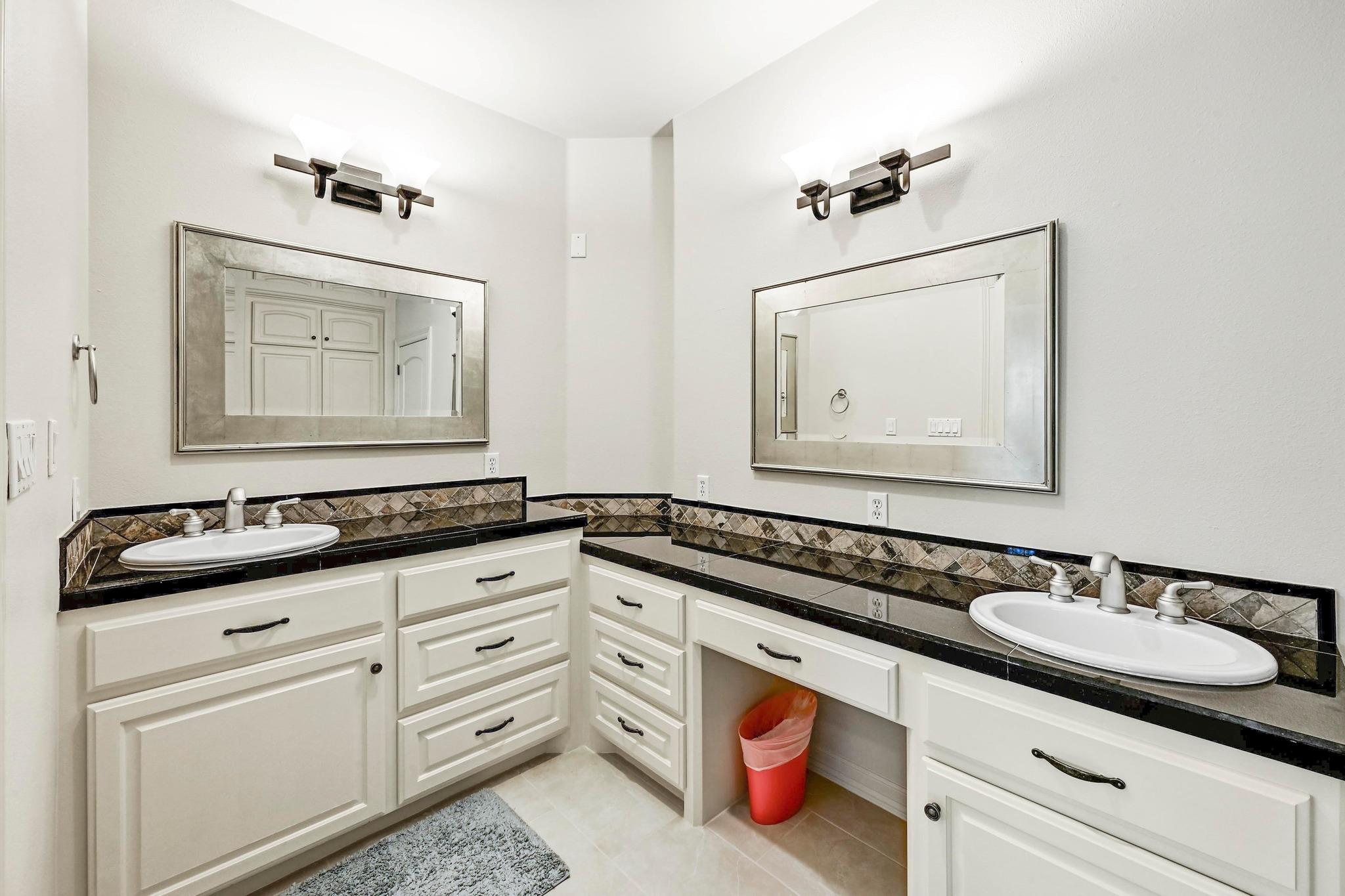 Gated Enclave in Eanes