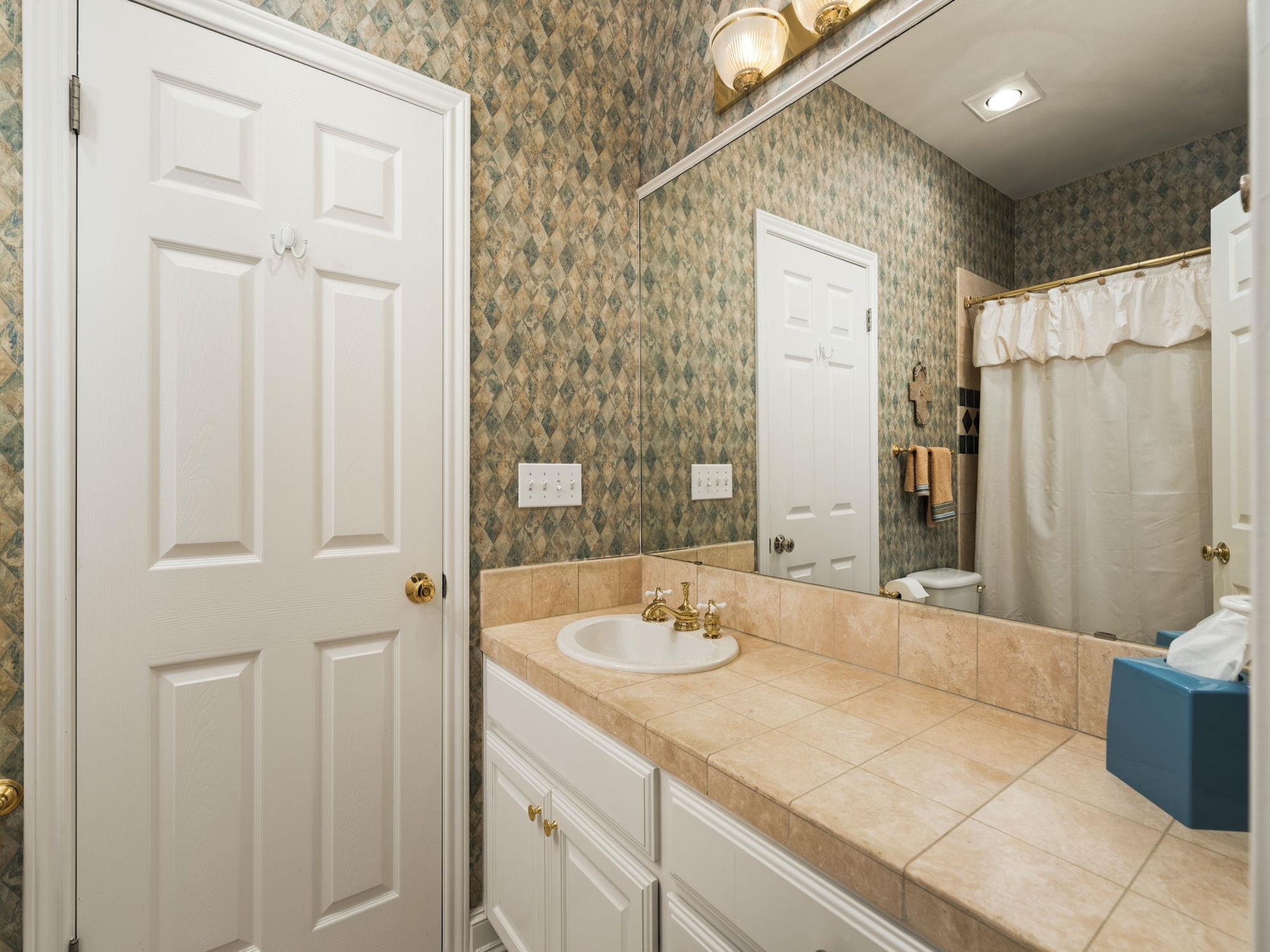5708 Long CT