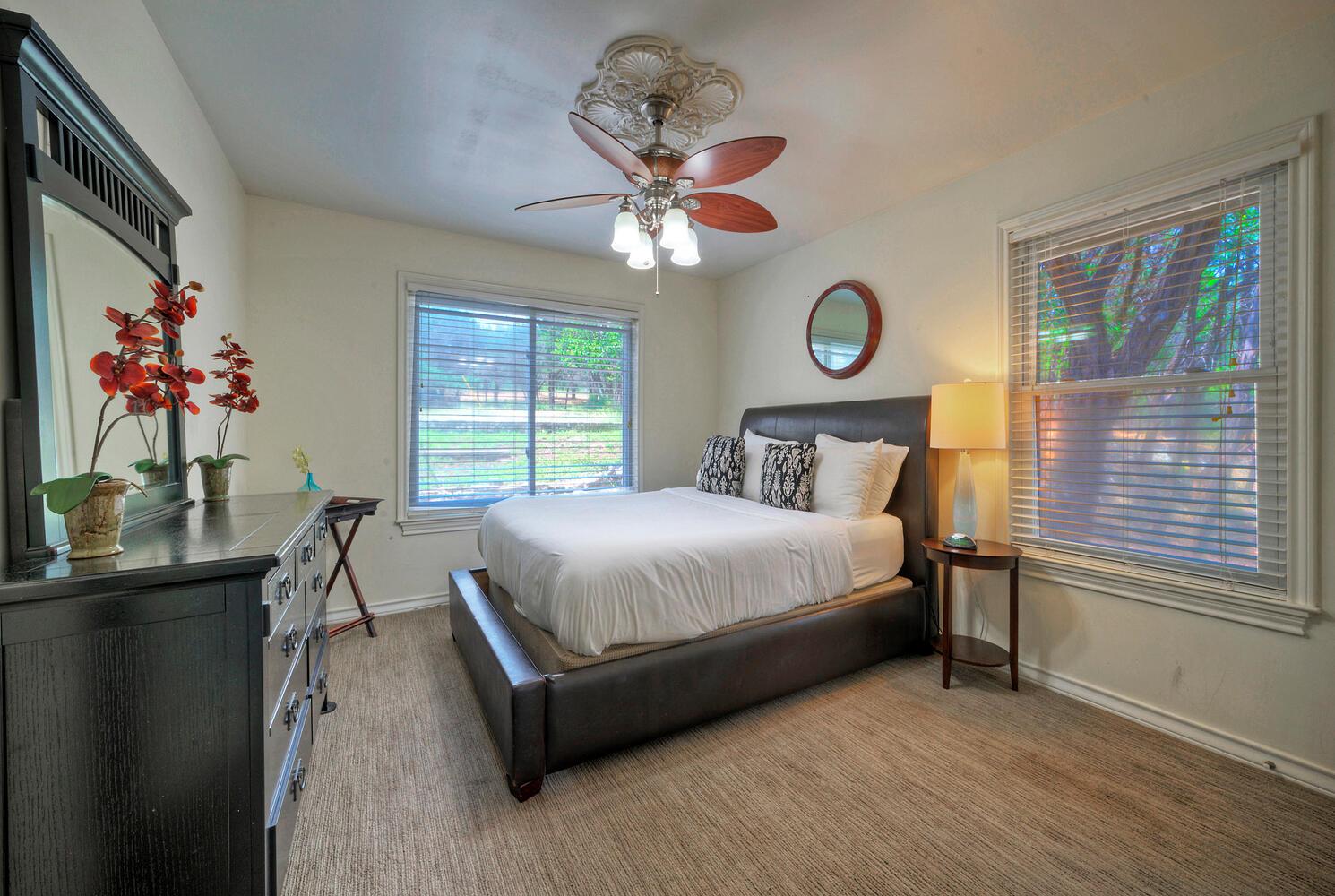 8101 Sharon RD
