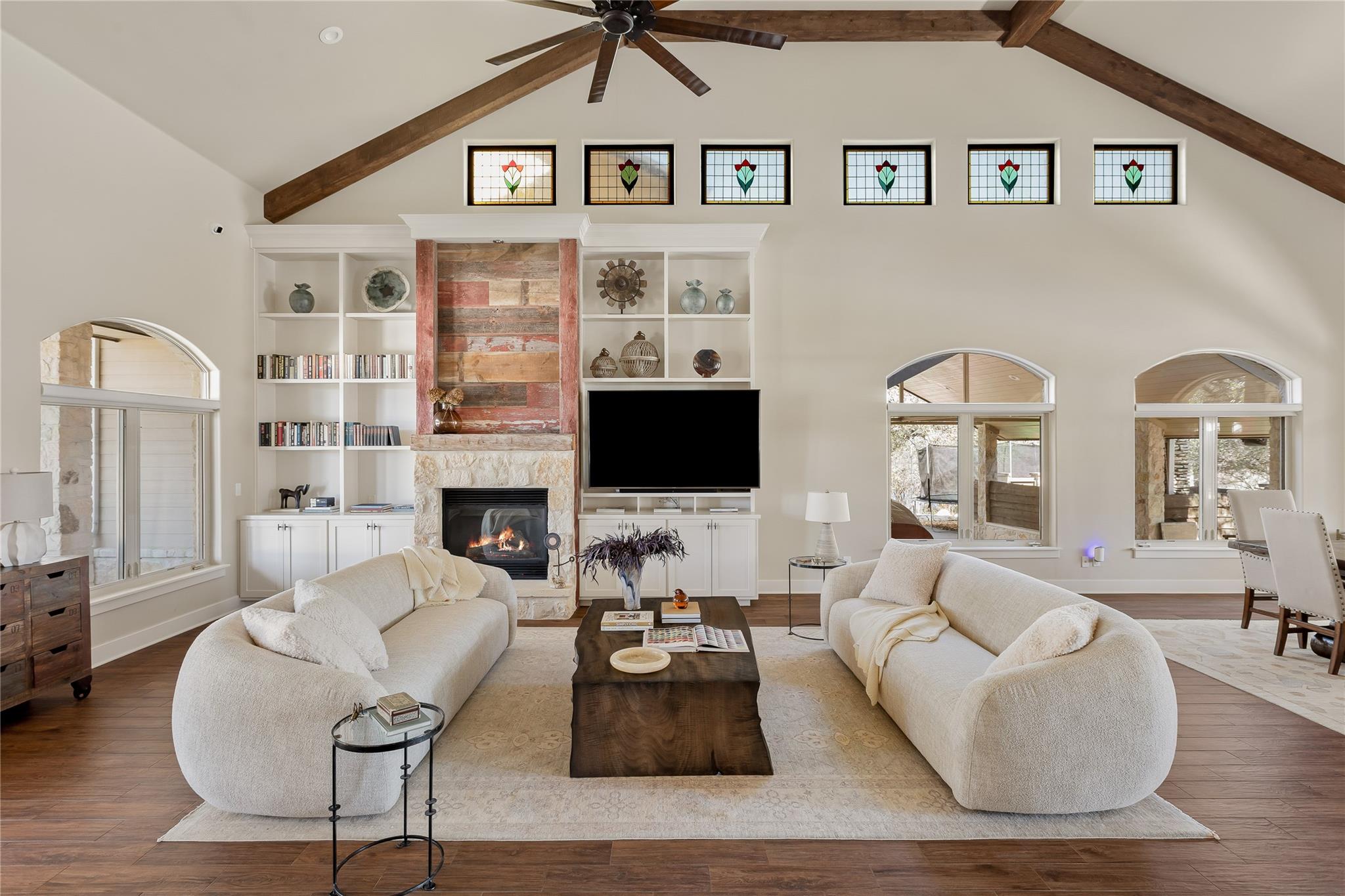 1450 Los Escondidos ST