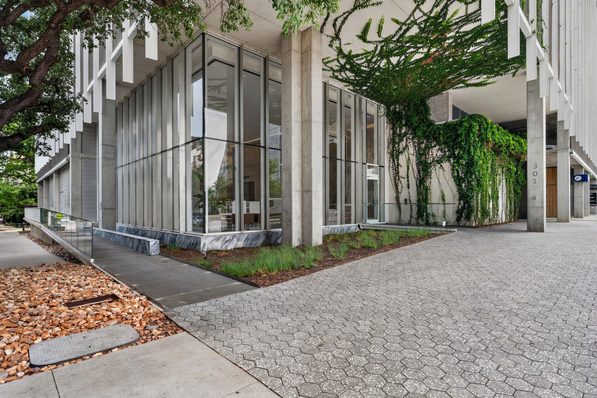 301 West Ave # 1804