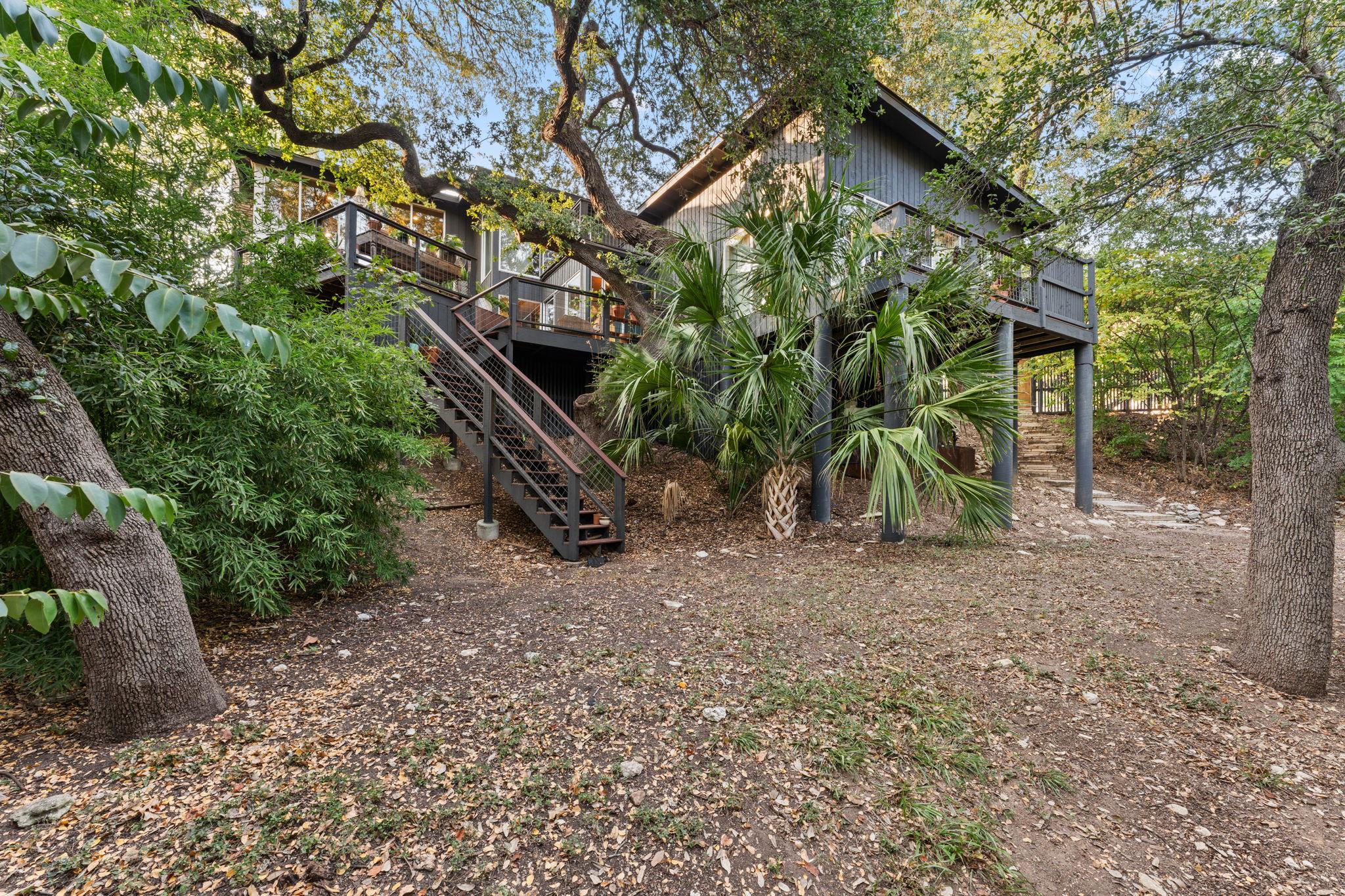 2709 Pecos ST