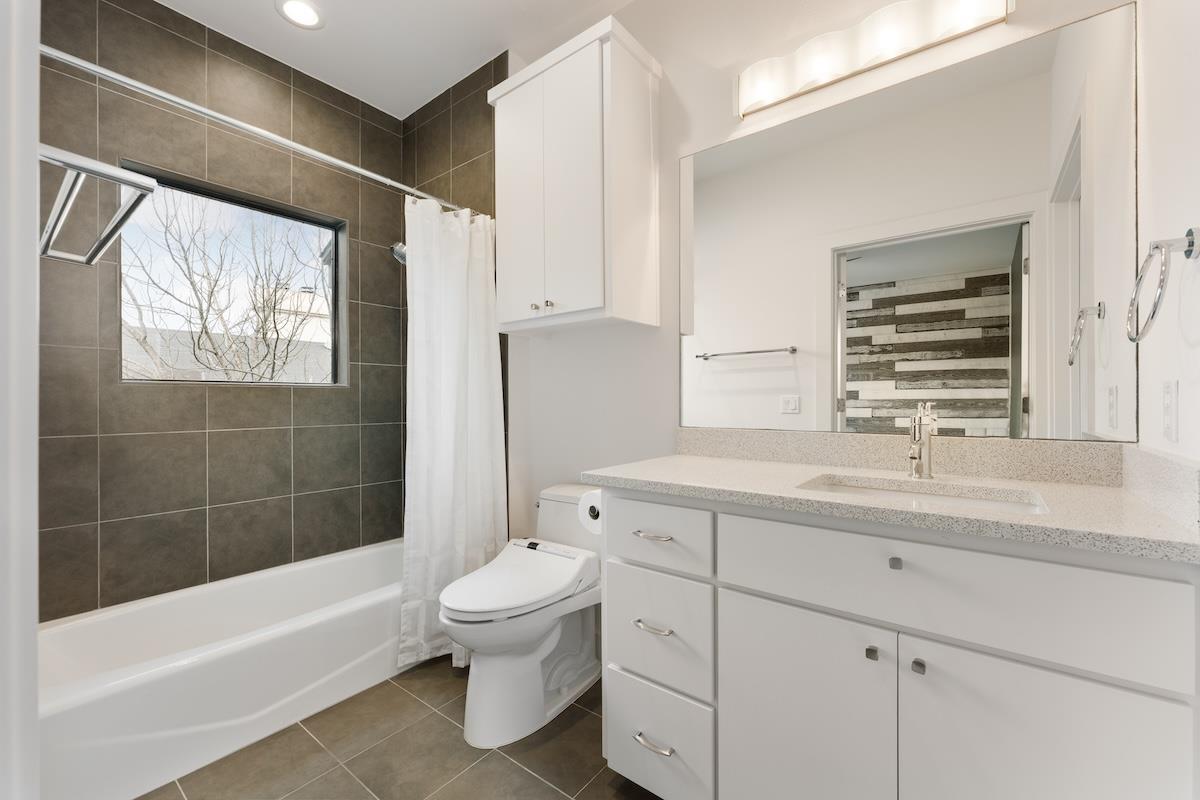 1305 Exposition BLVD #4