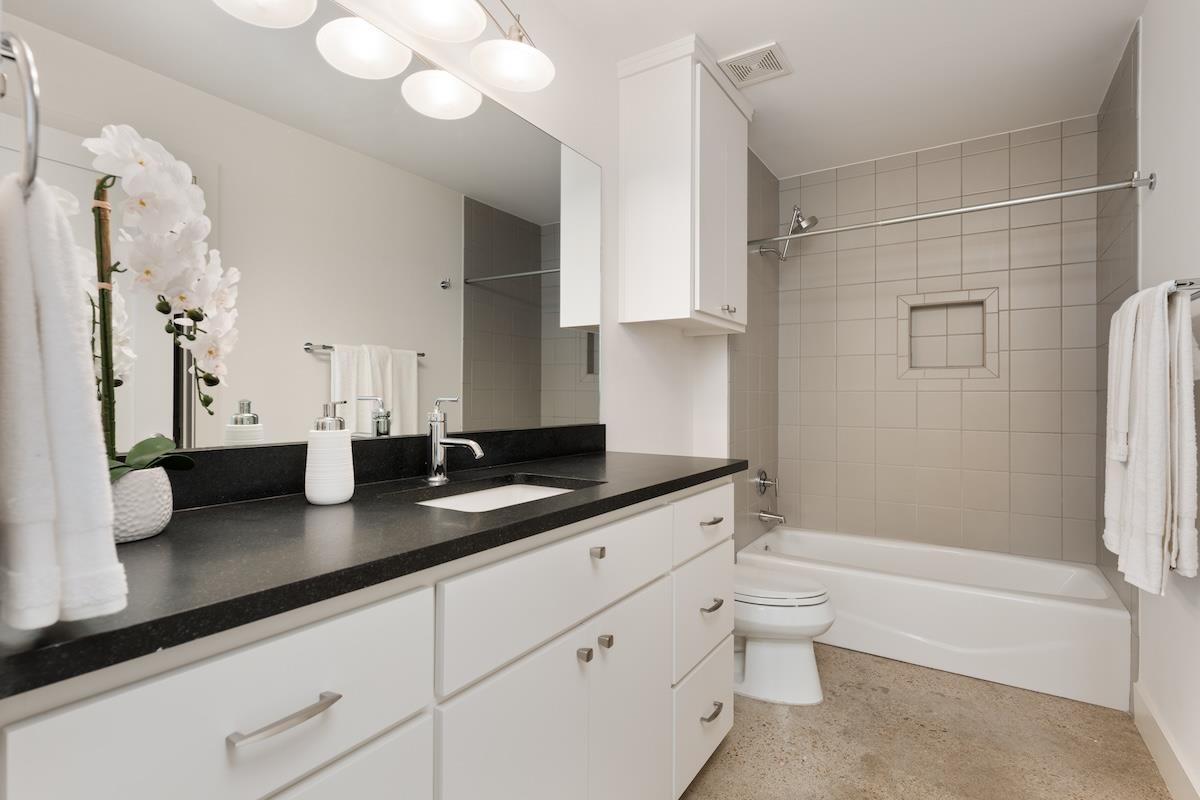 1305 Exposition BLVD #4