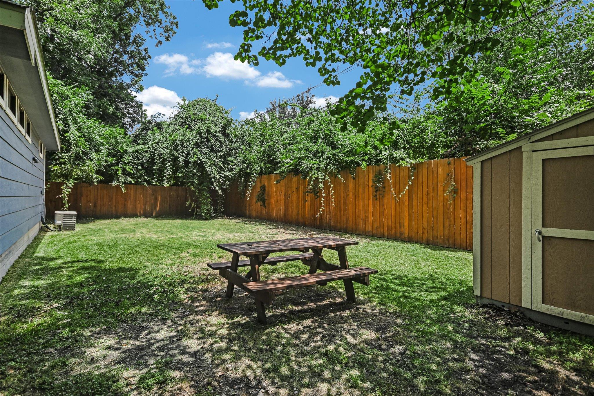 5815 Duval ST