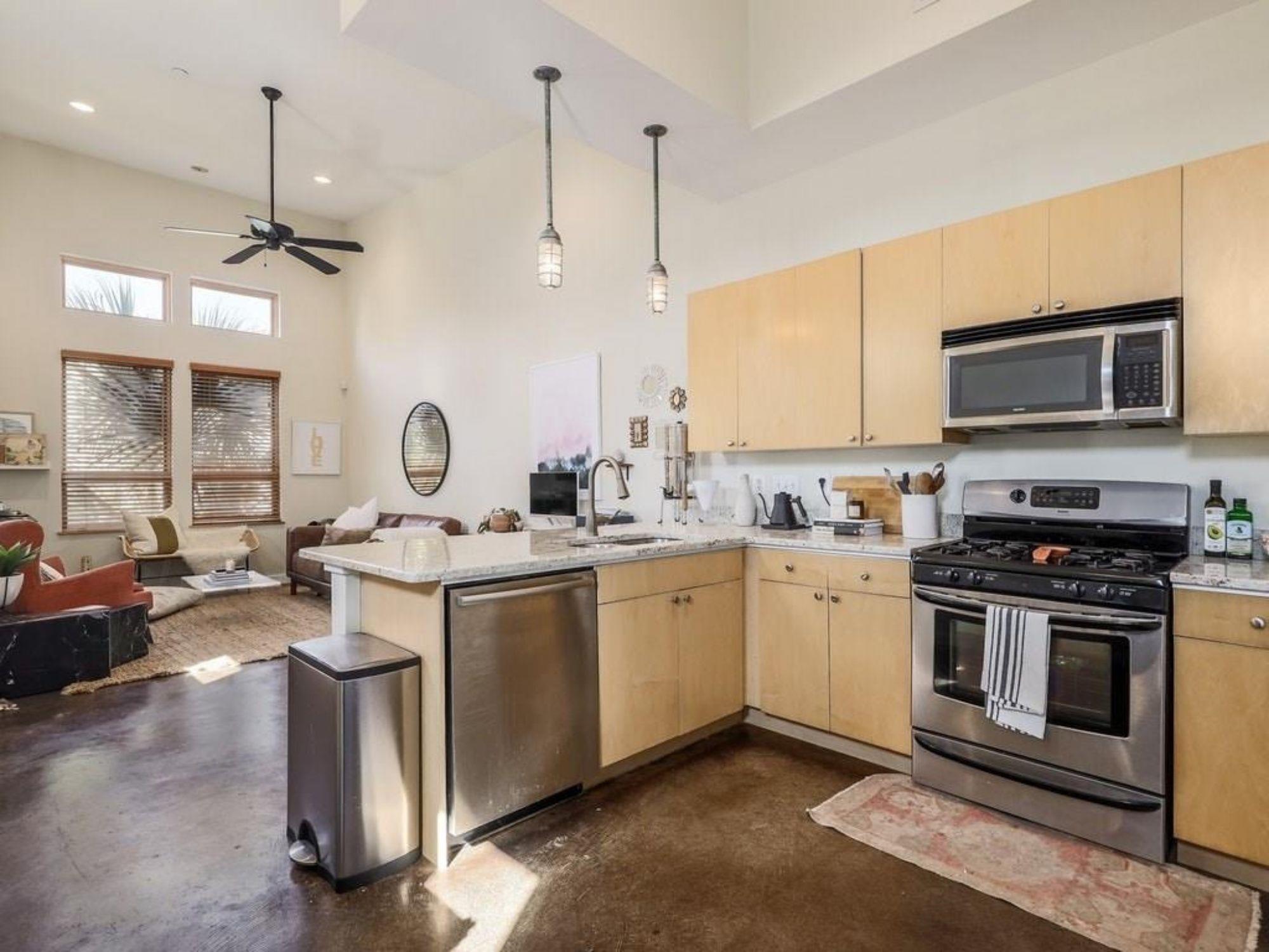 1601 E 5th ST #219