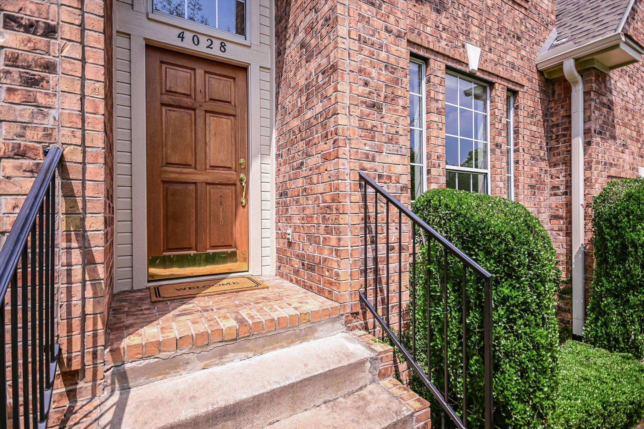 4028 Walnut Clay DR