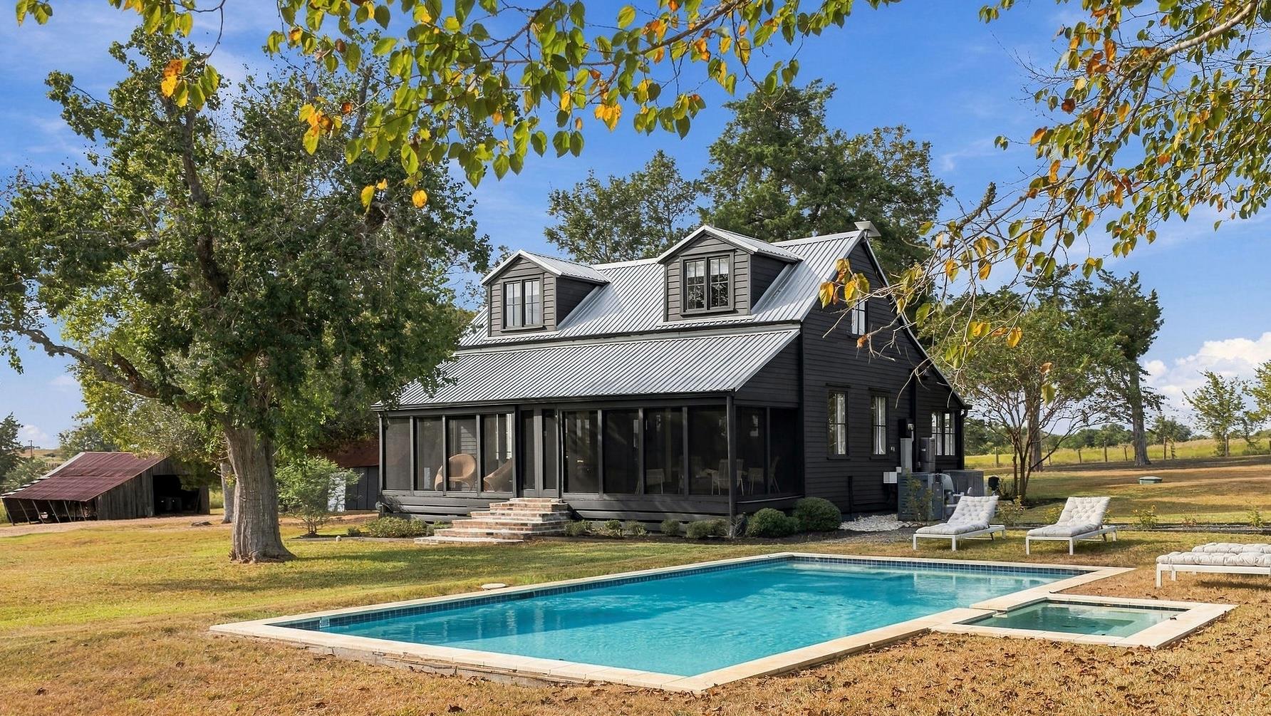 6389 Miller RD
