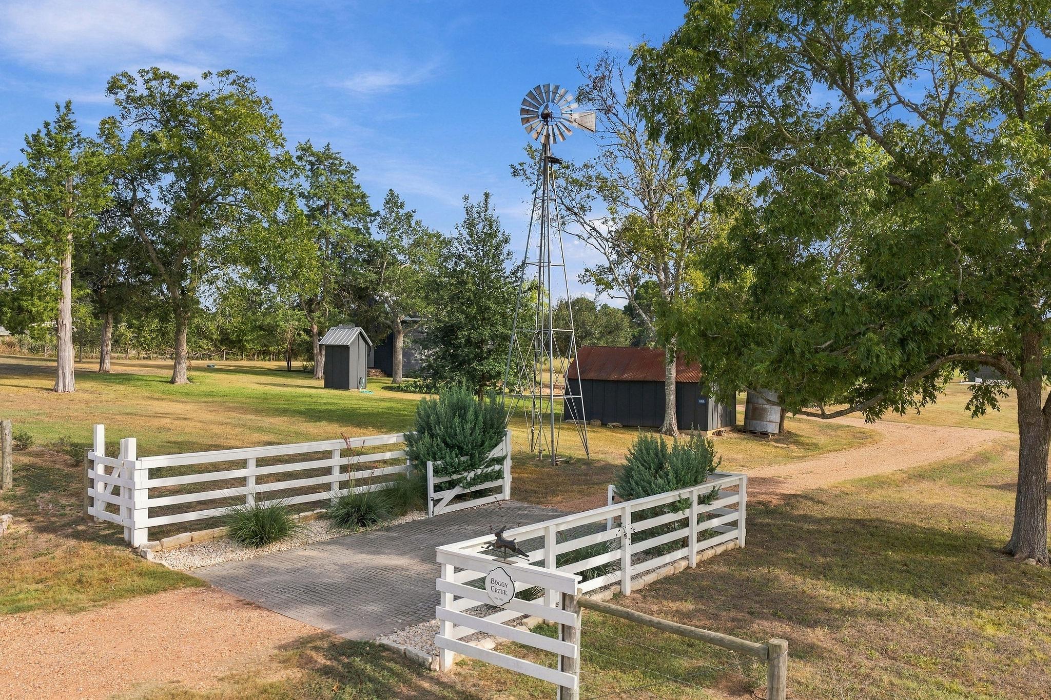 6389 Miller RD