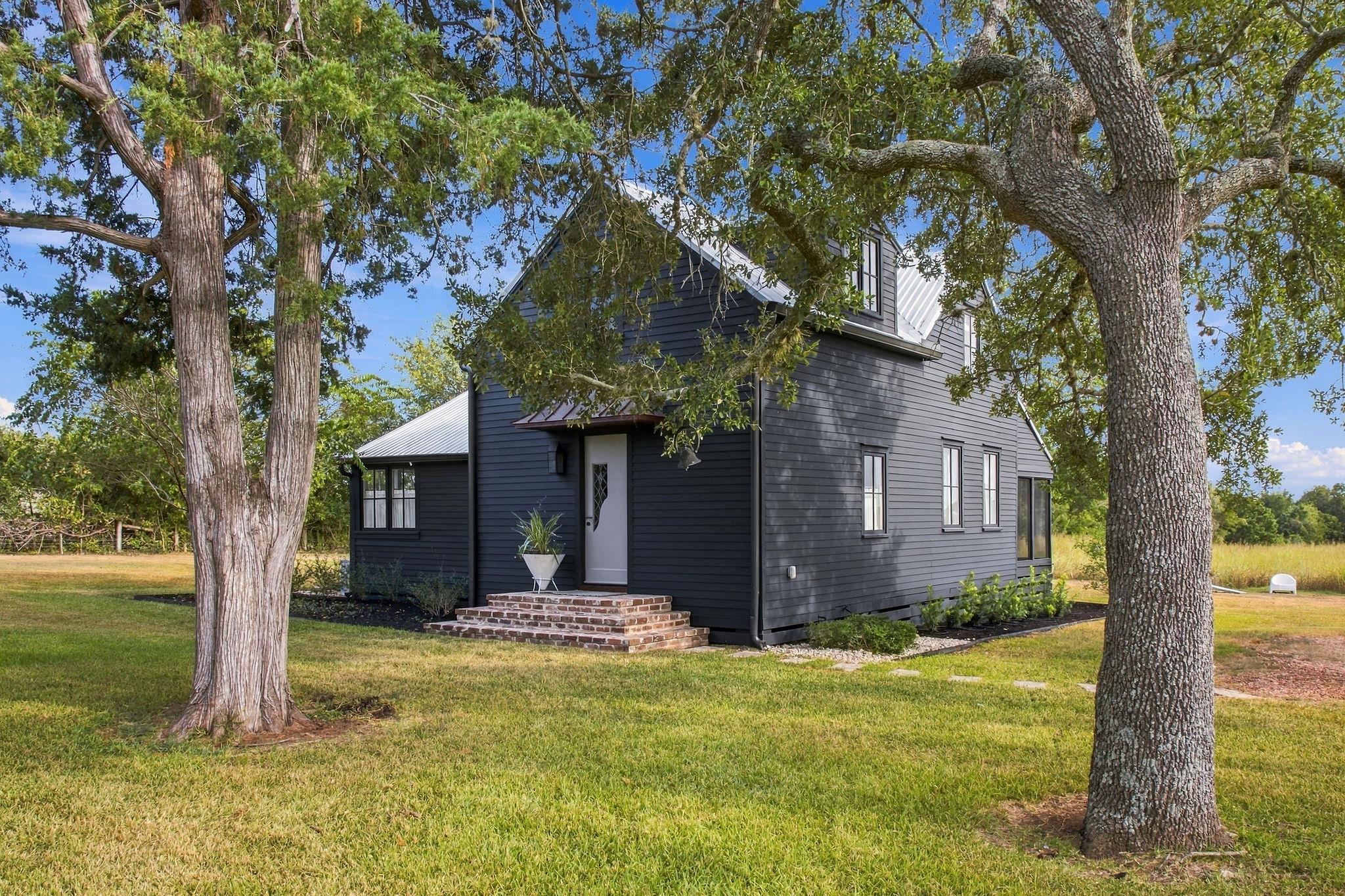 6389 Miller RD