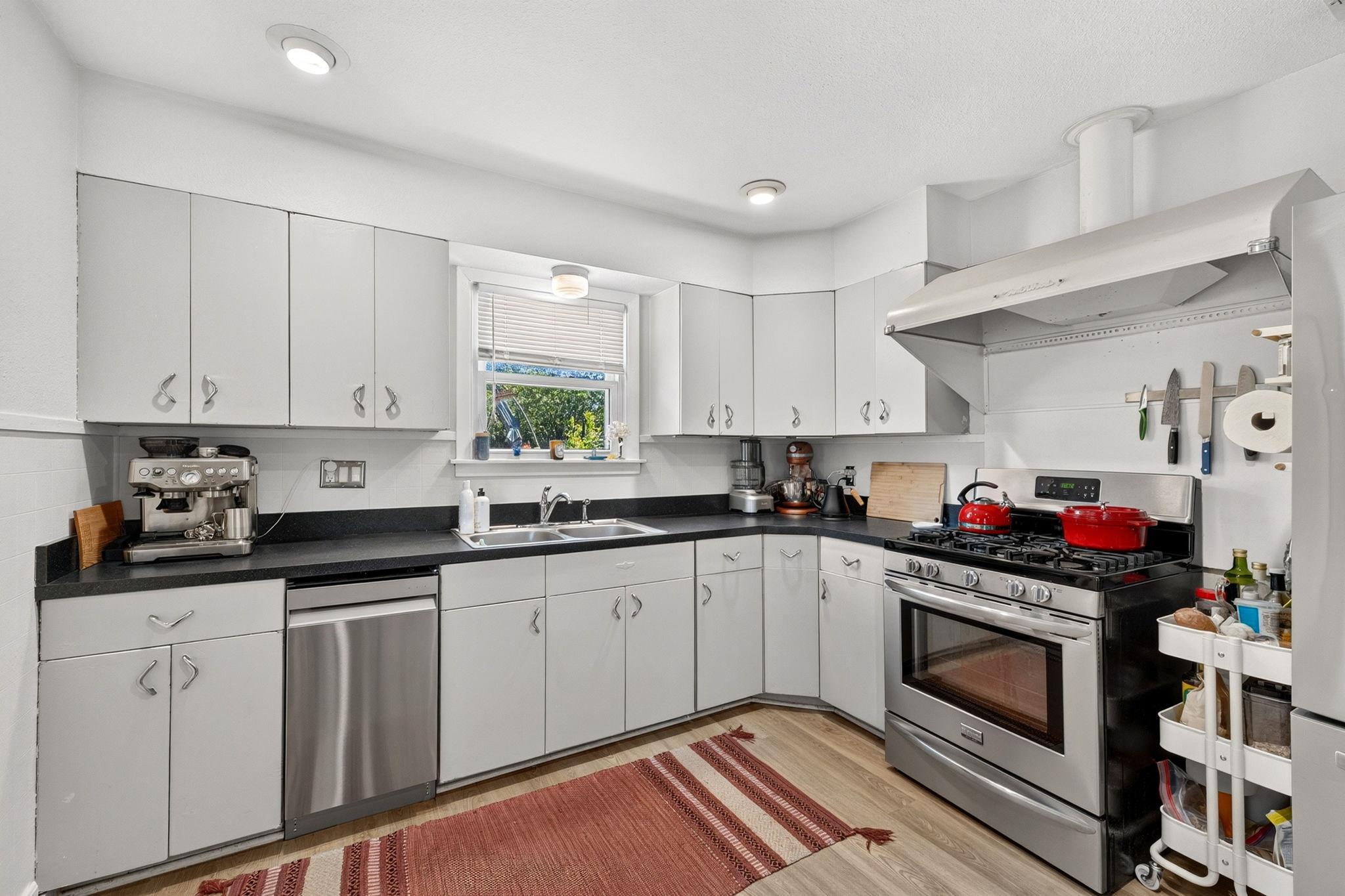 200 E Skyview RD