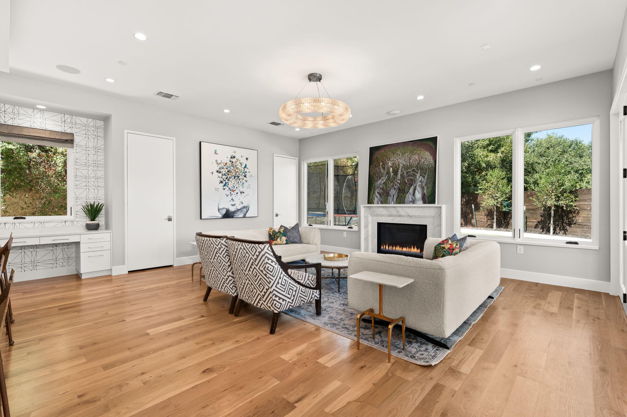 4908 Beverly Skyline