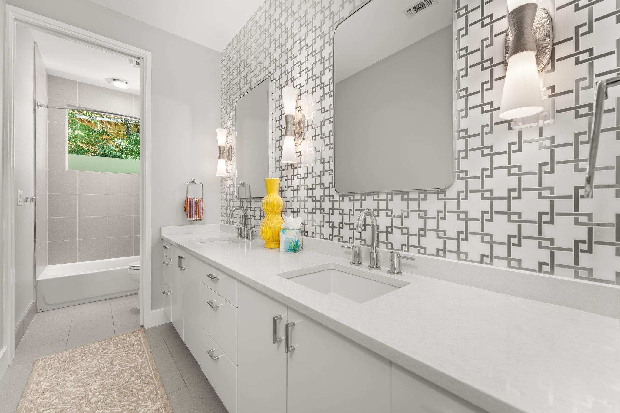 4908 Beverly Skyline