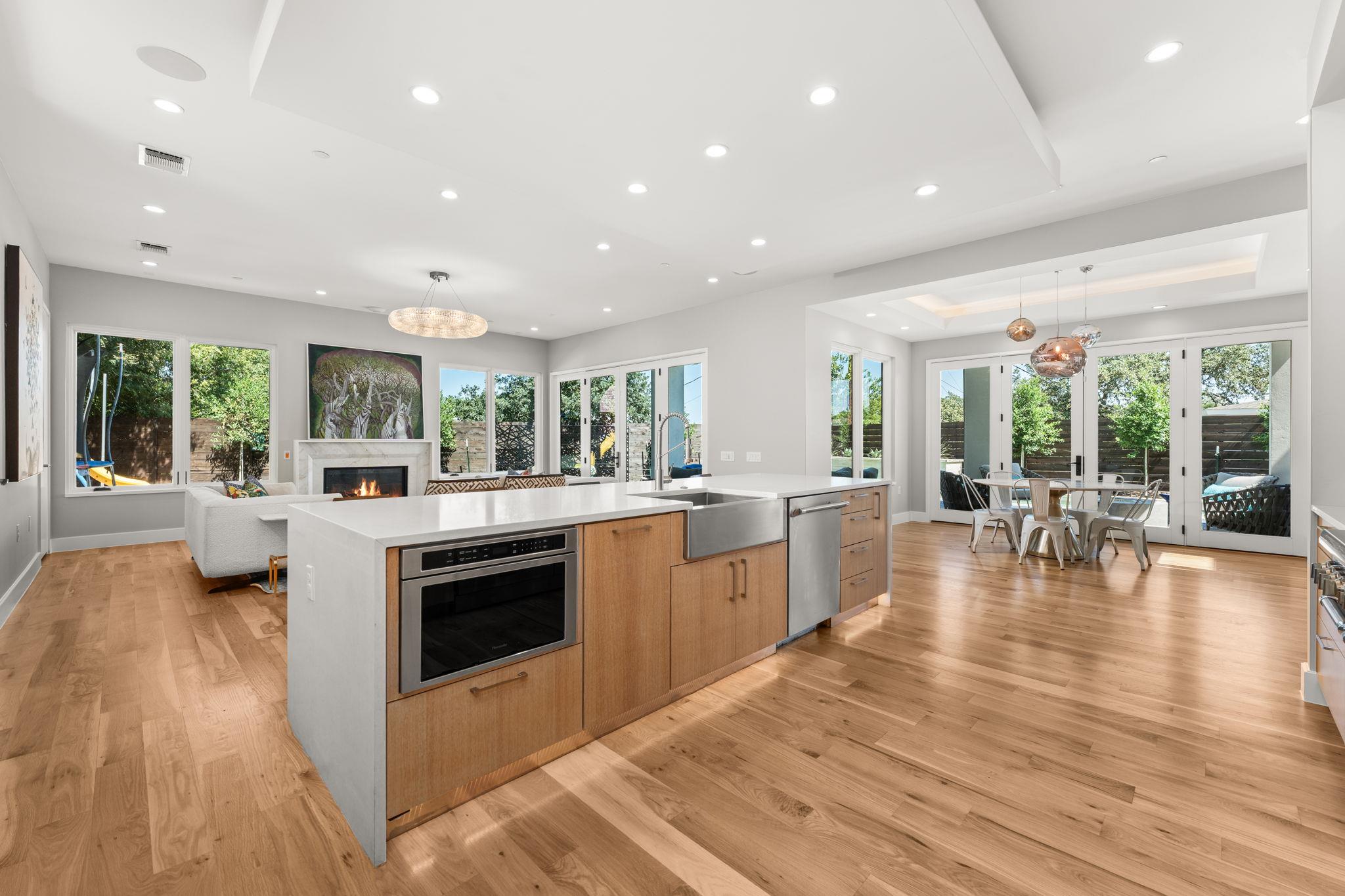 4908 Beverly Skyline