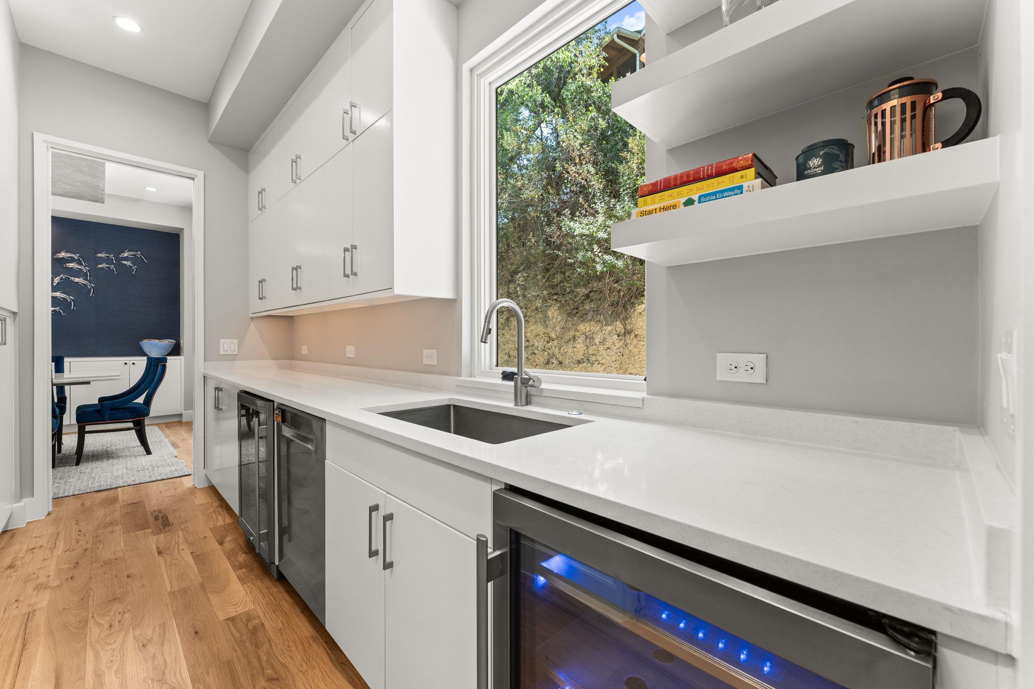 4908 Beverly Skyline