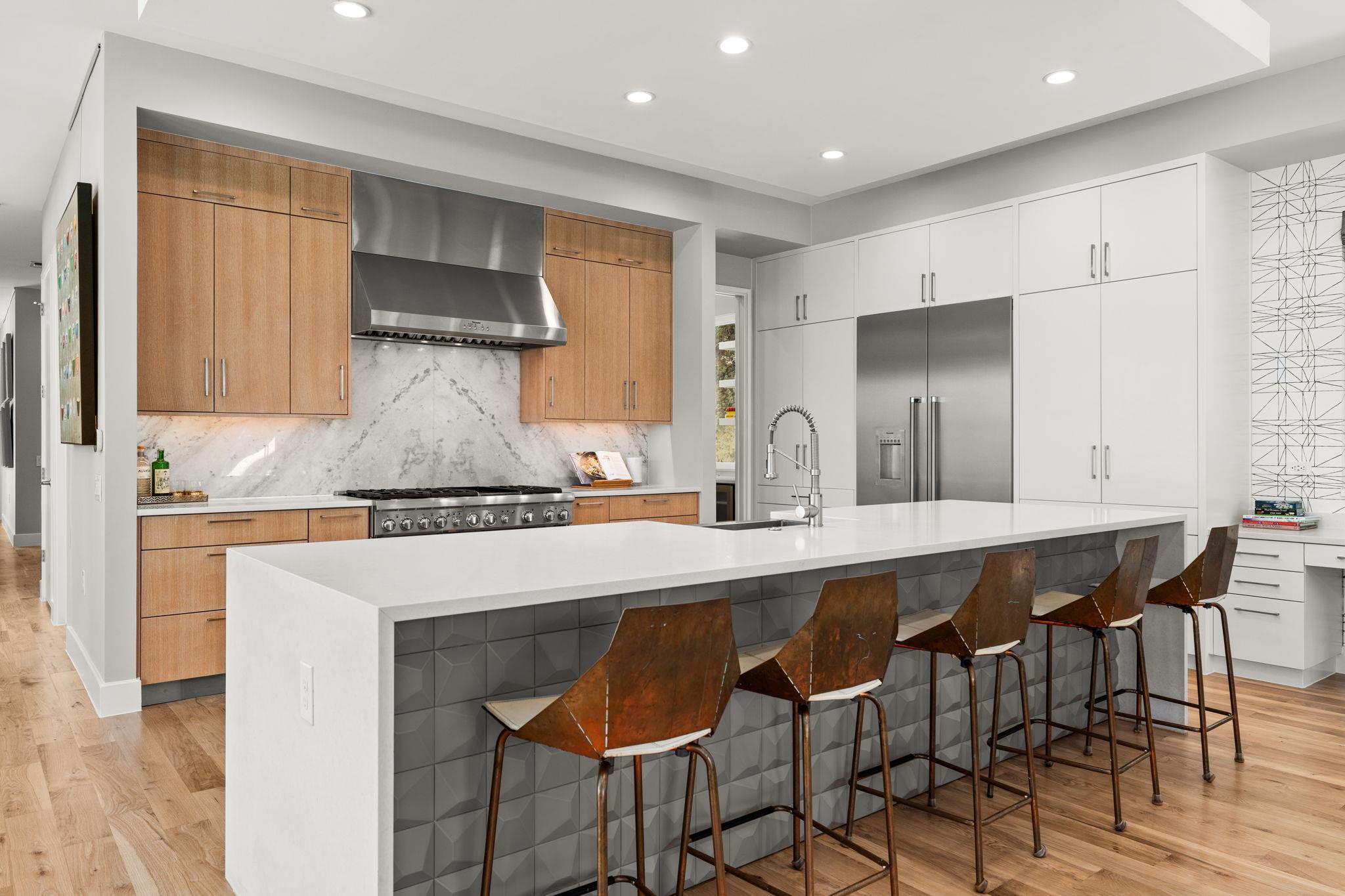 4908 Beverly Skyline