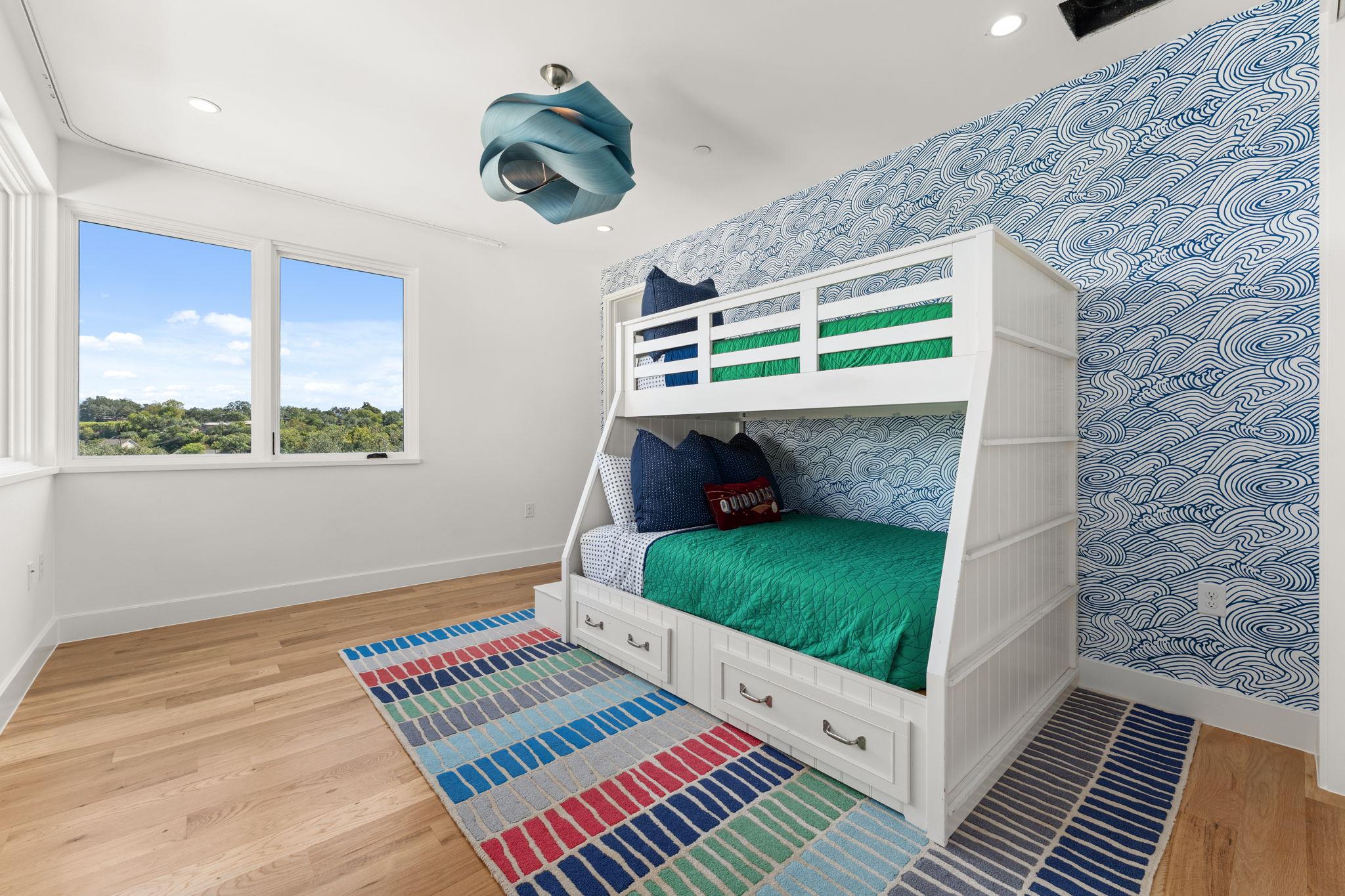 4908 Beverly Skyline