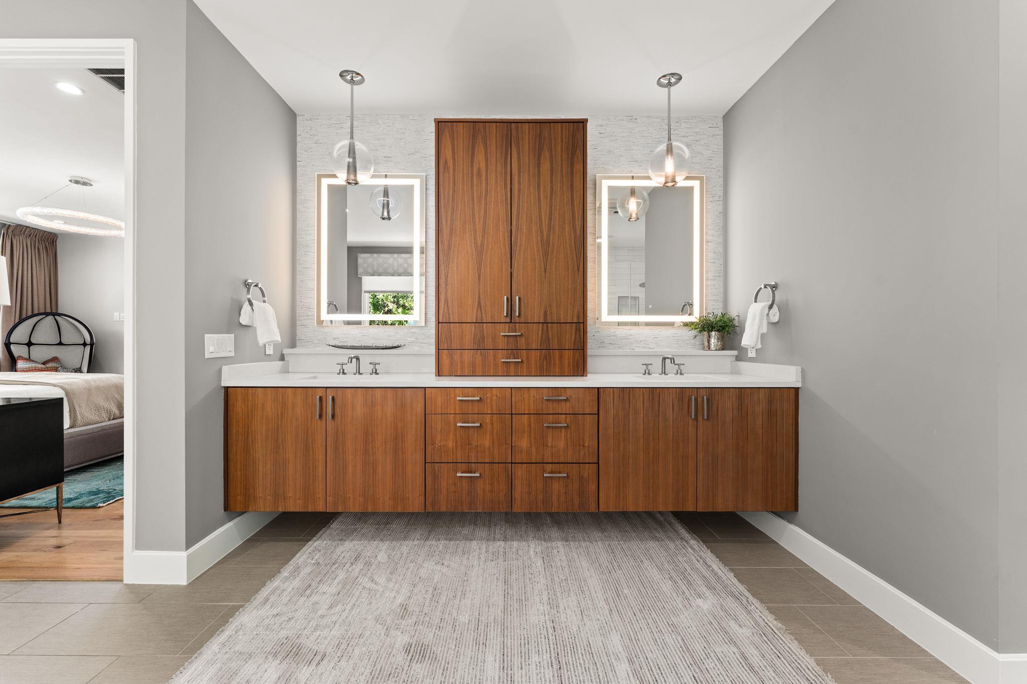 4908 Beverly Skyline