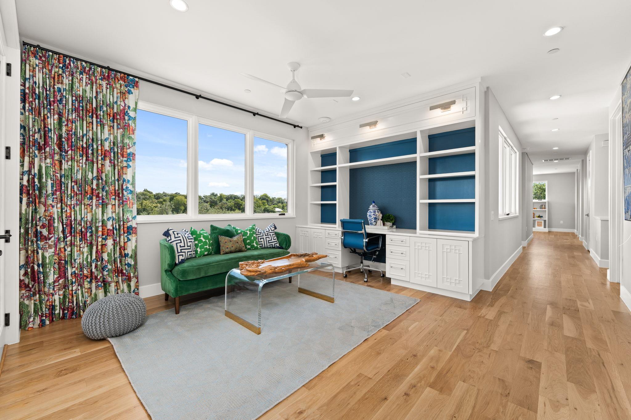 4908 Beverly Skyline