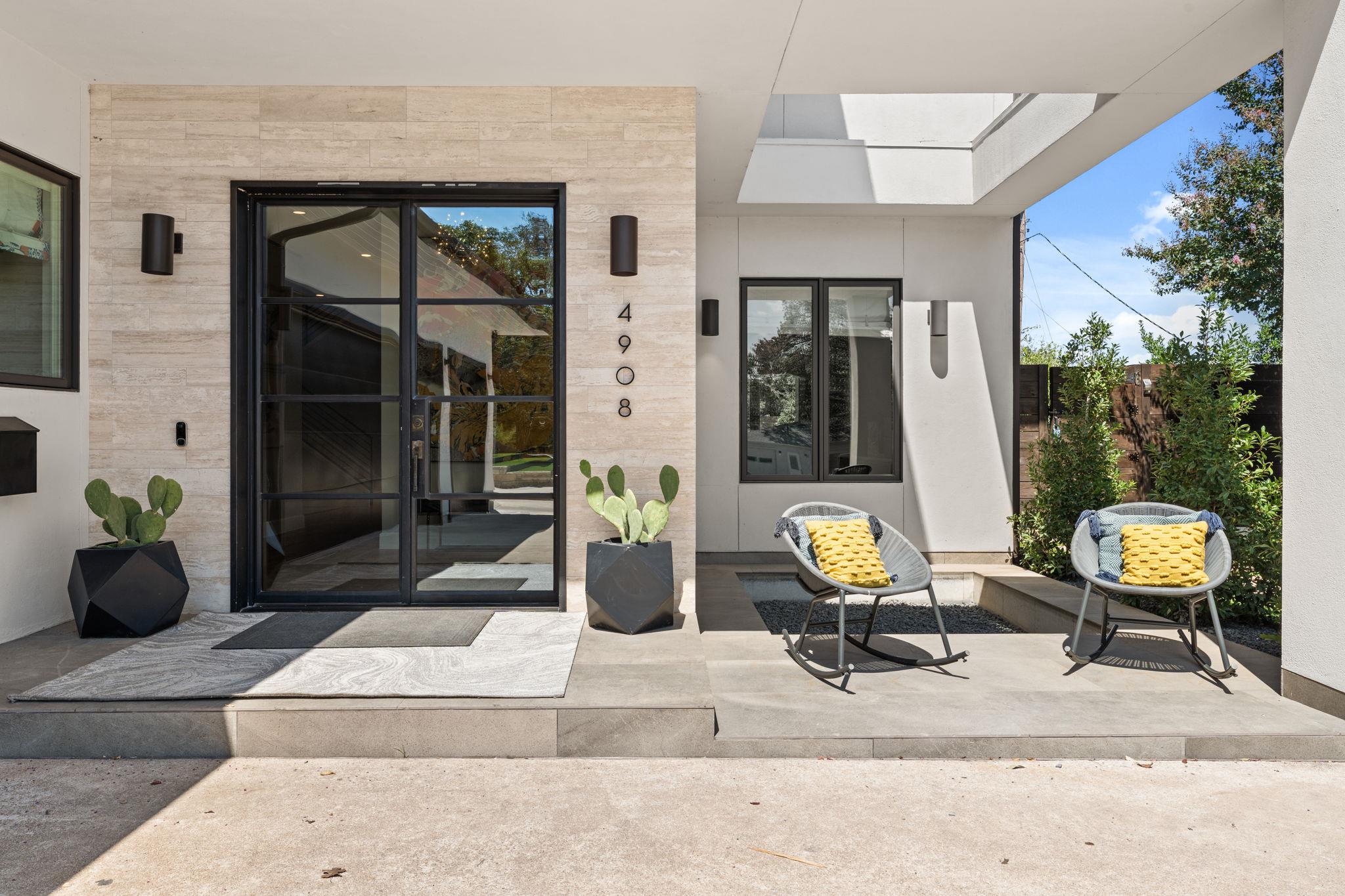 4908 Beverly Skyline