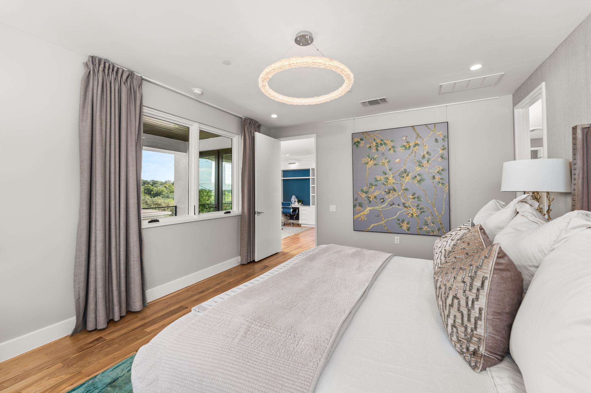 4908 Beverly Skyline