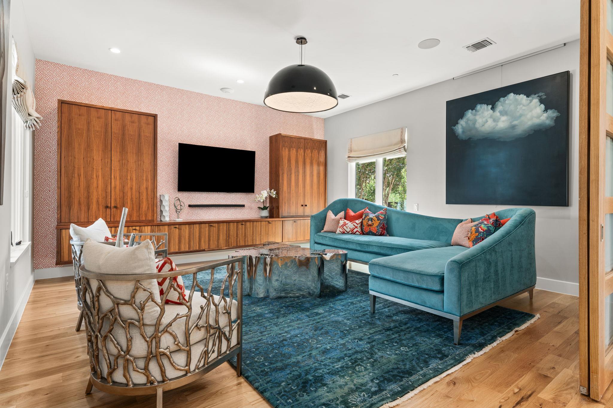 4908 Beverly Skyline