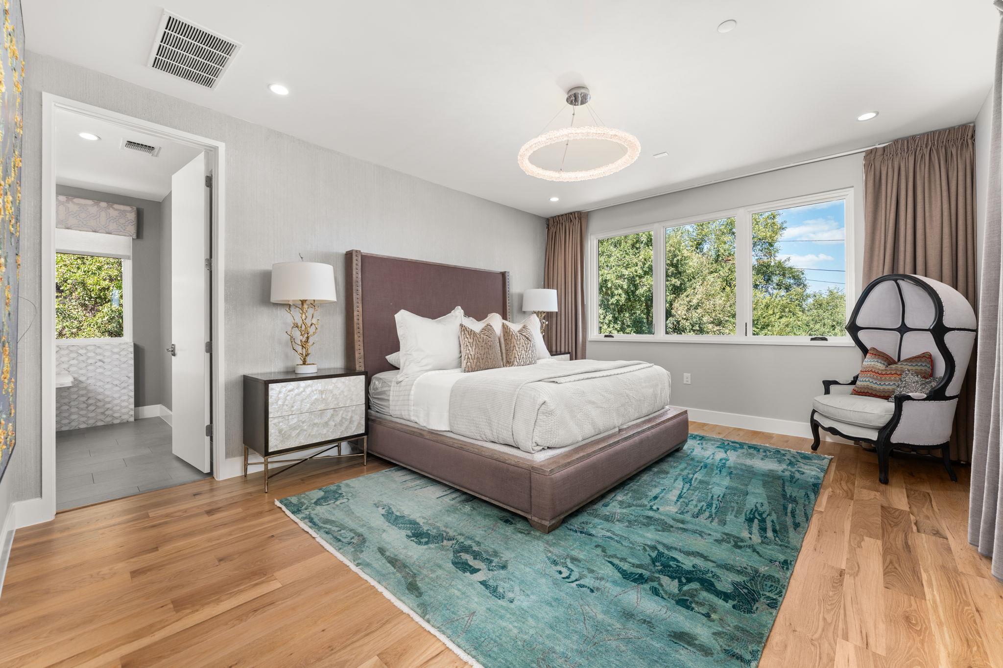 4908 Beverly Skyline