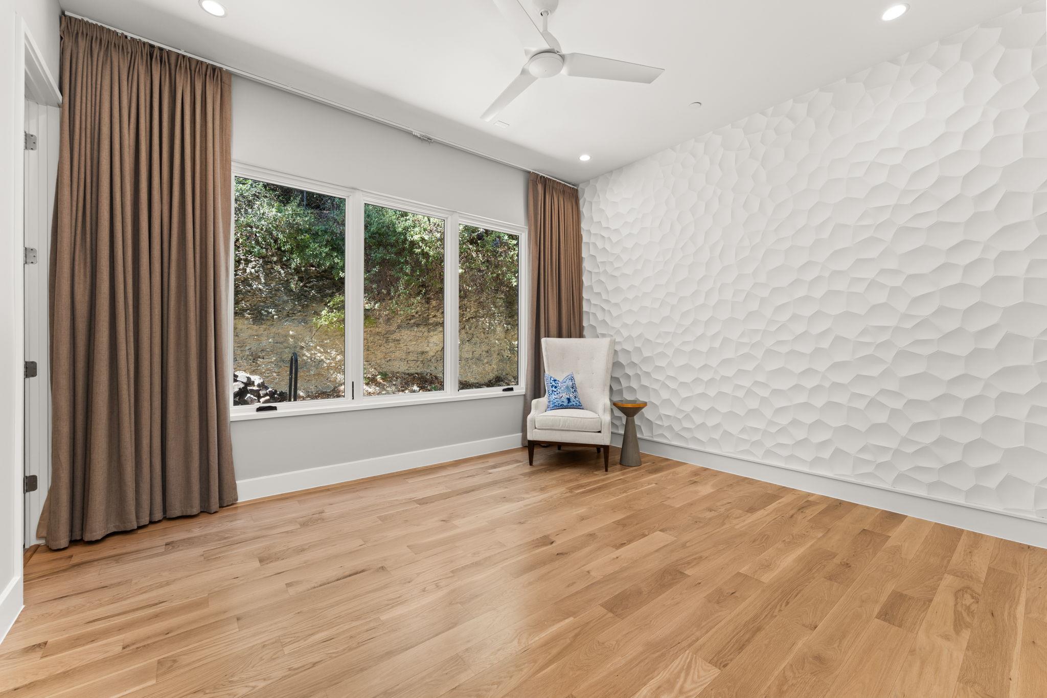 4908 Beverly Skyline