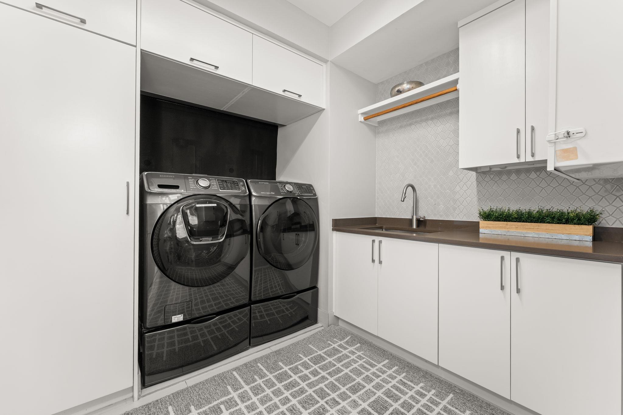 4908 Beverly Skyline