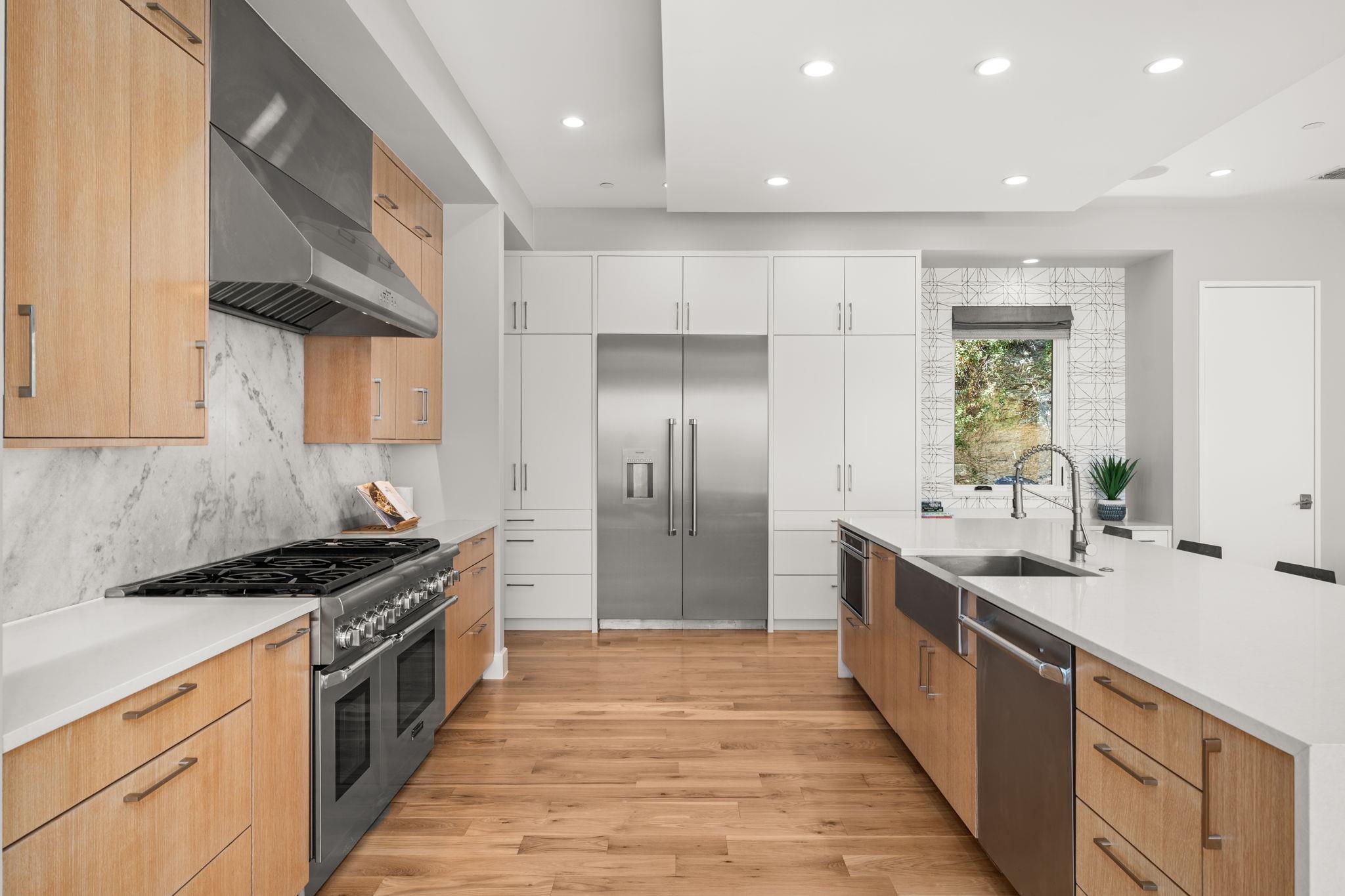 4908 Beverly Skyline