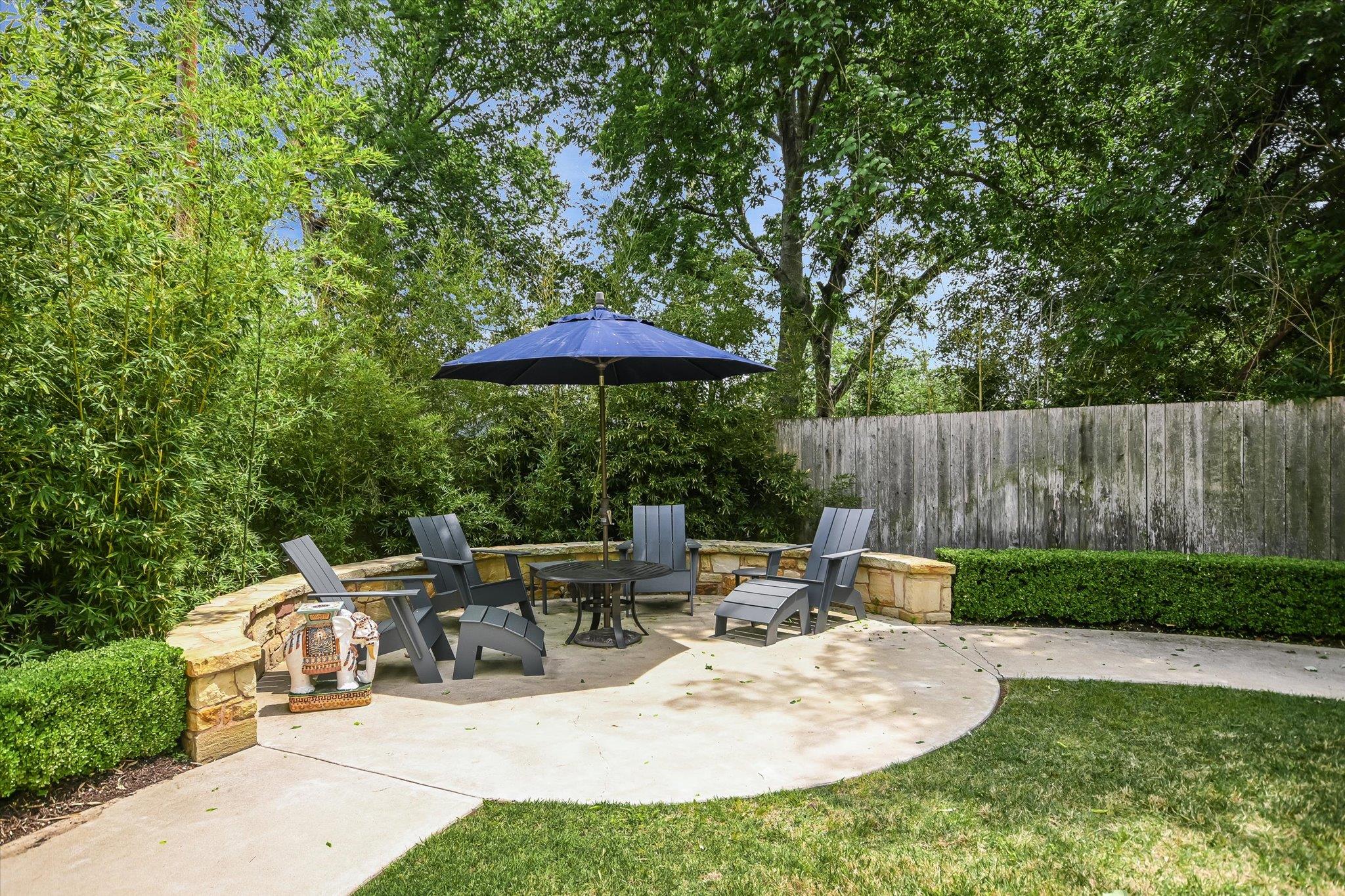 4901 Valley Oak DR