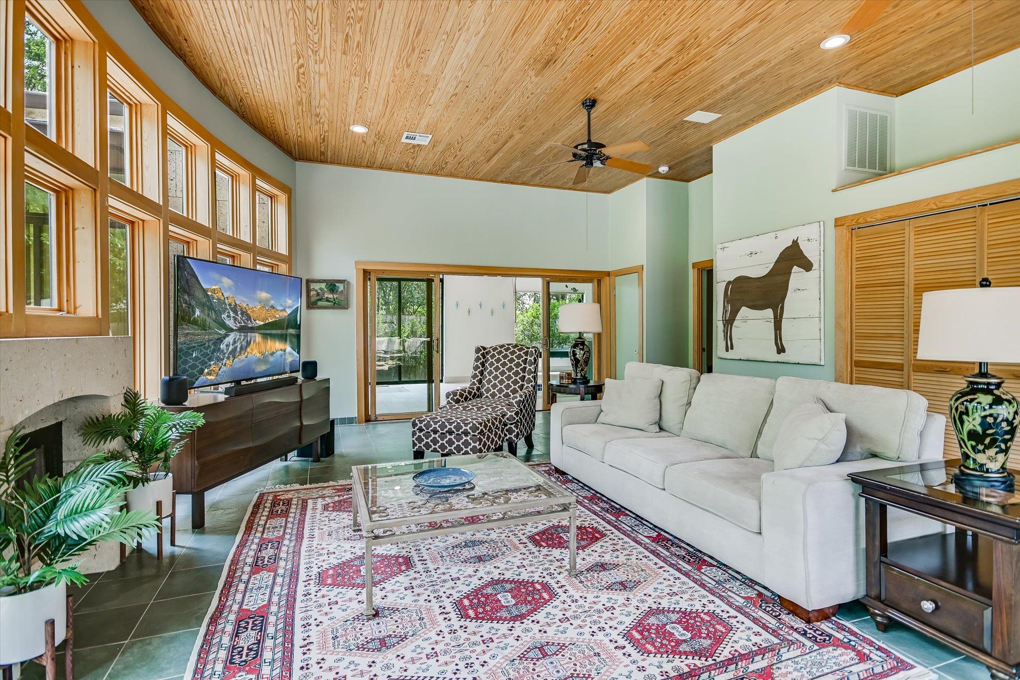 4901 Valley Oak DR