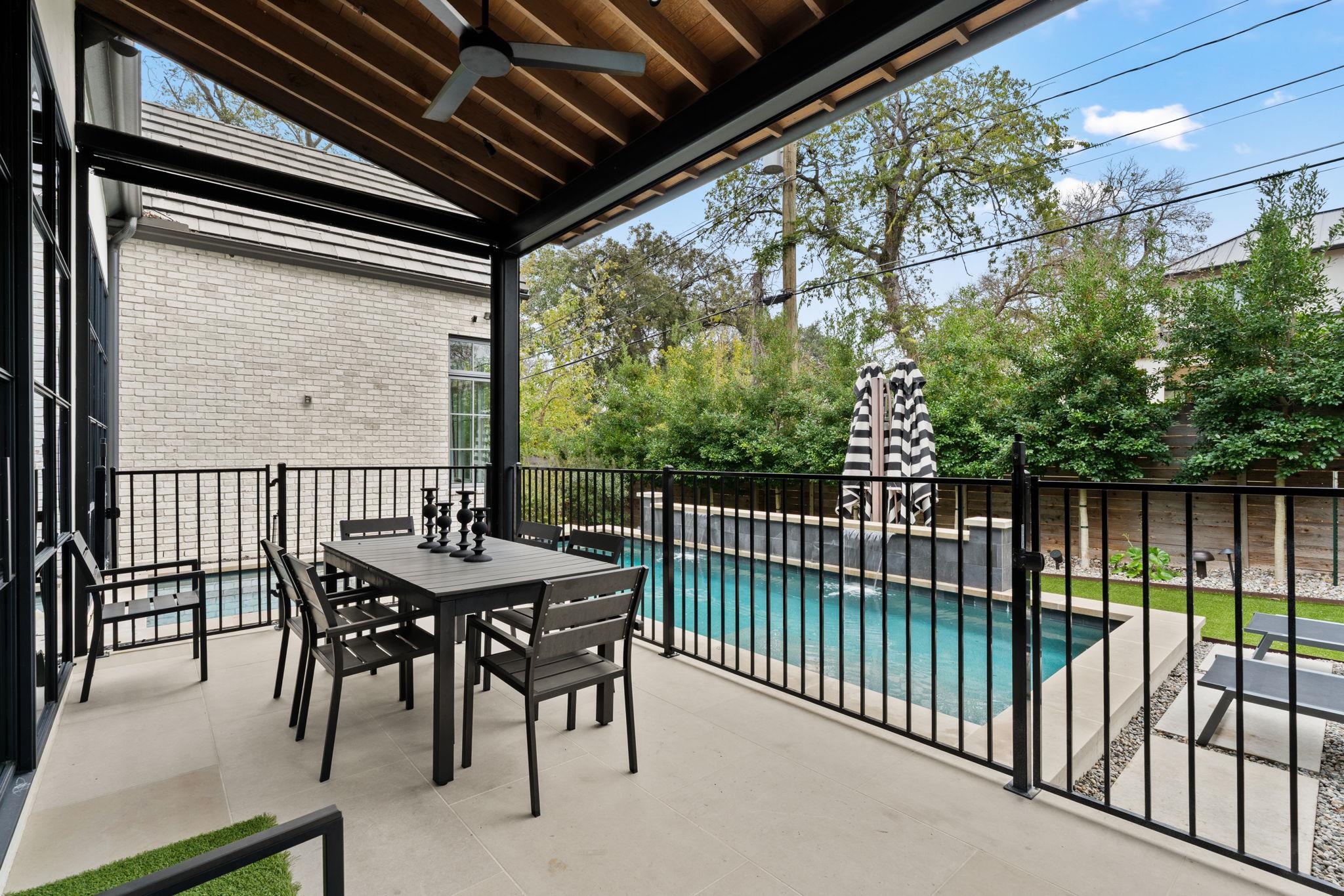 2203 Greenlee DR
